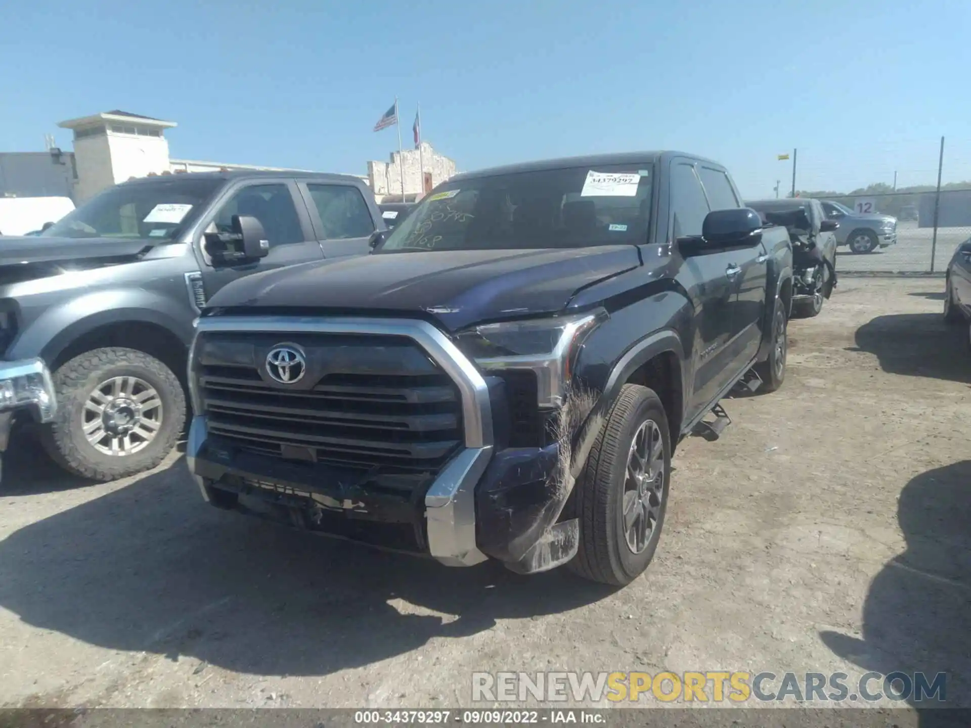 2 Фотография поврежденного автомобиля 5TFJA5AB0NX003168 TOYOTA TUNDRA 2WD 2022