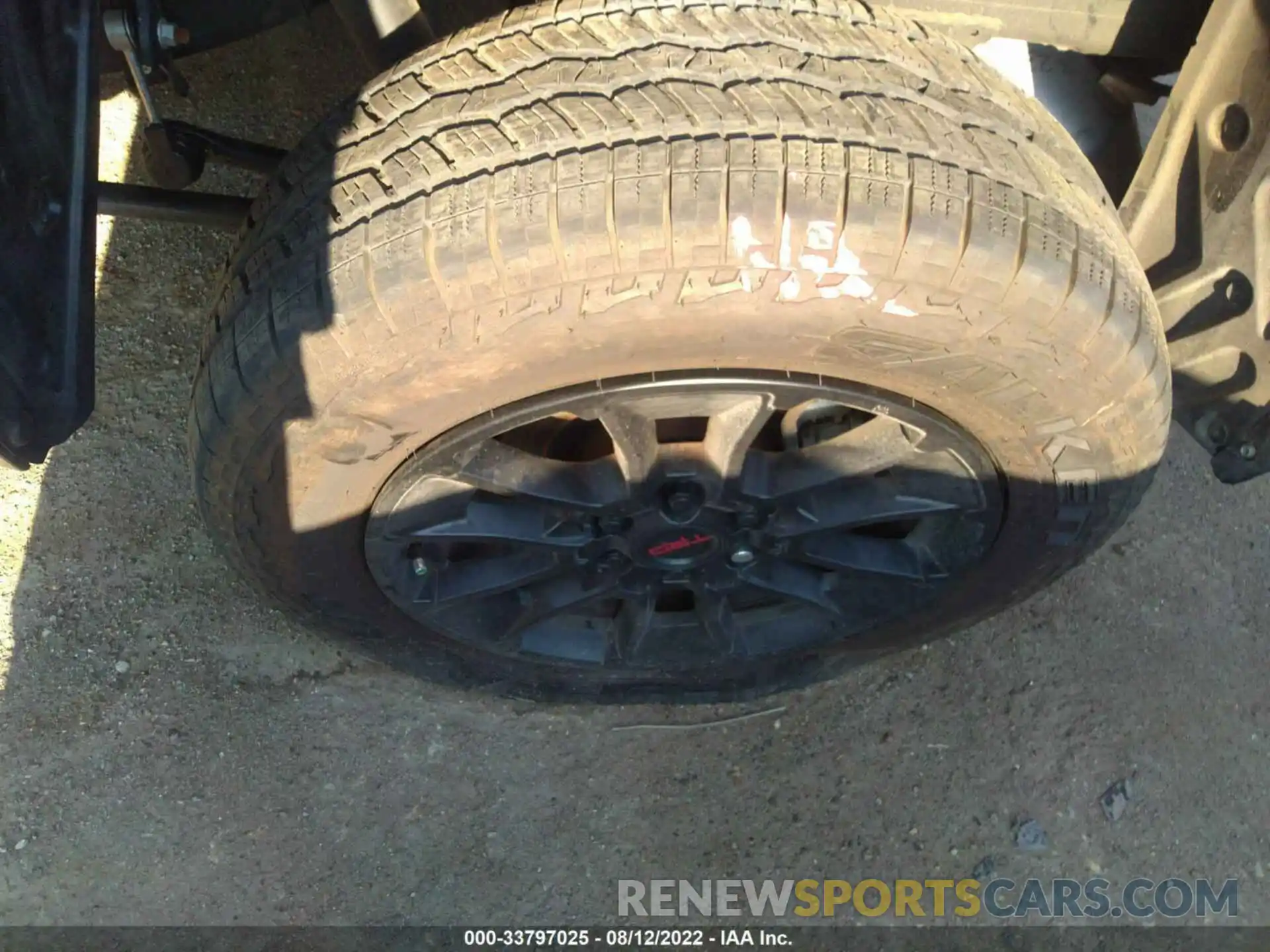 13 Photograph of a damaged car 5TFLA5AB0NX007679 TOYOTA TUNDRA 2WD 2022