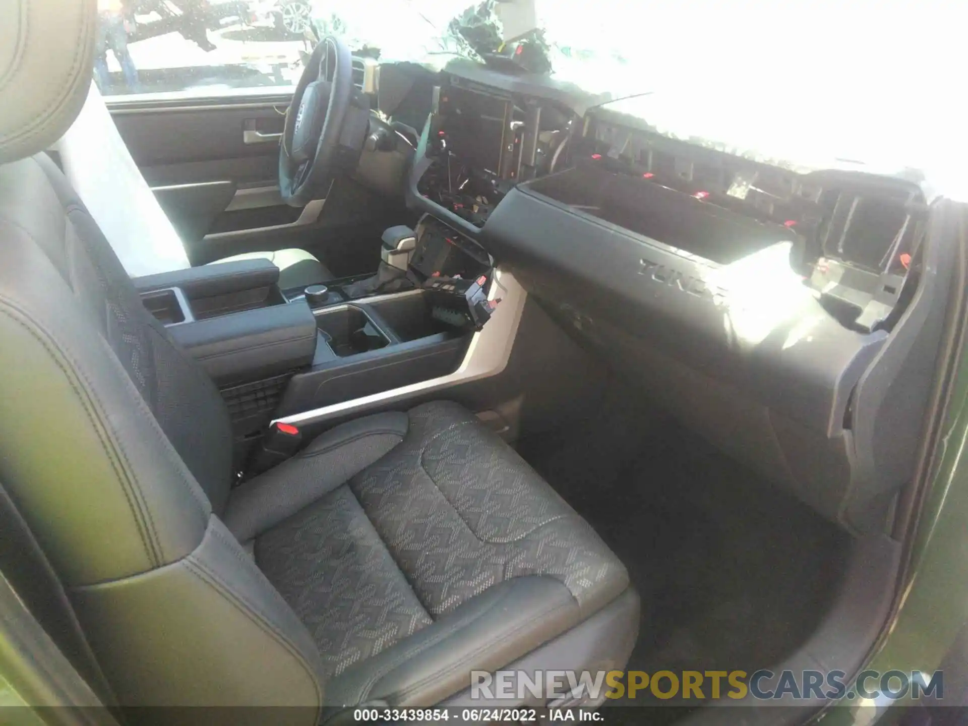 5 Photograph of a damaged car 5TFLA5AB3NX002105 TOYOTA TUNDRA 2WD 2022