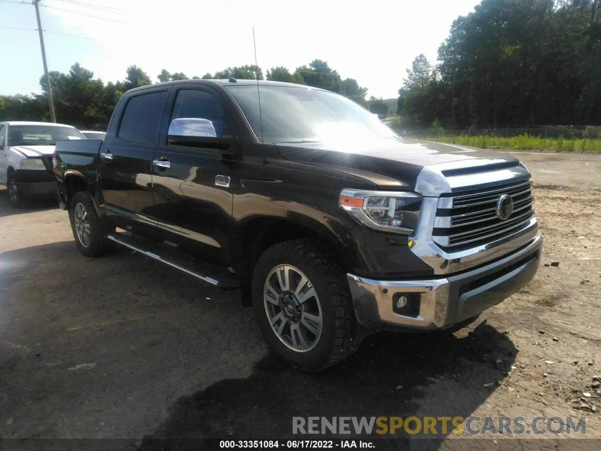 1 Photograph of a damaged car 5TFAY5F14KX816813 TOYOTA TUNDRA 4WD 2019