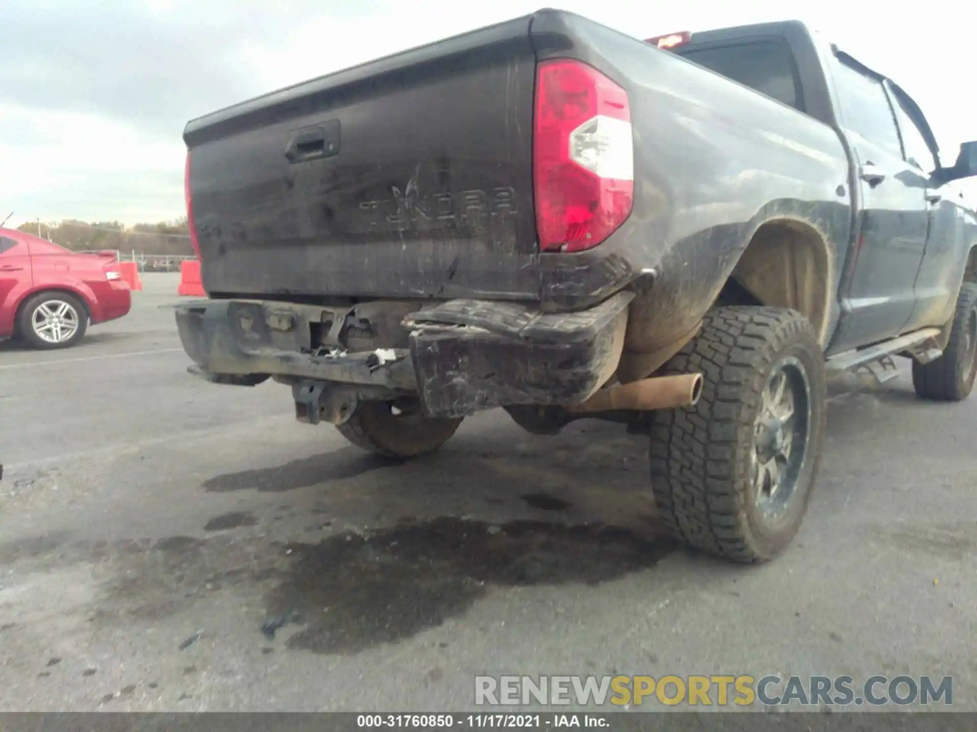 6 Photograph of a damaged car 5TFAY5F17KX781085 TOYOTA TUNDRA 4WD 2019