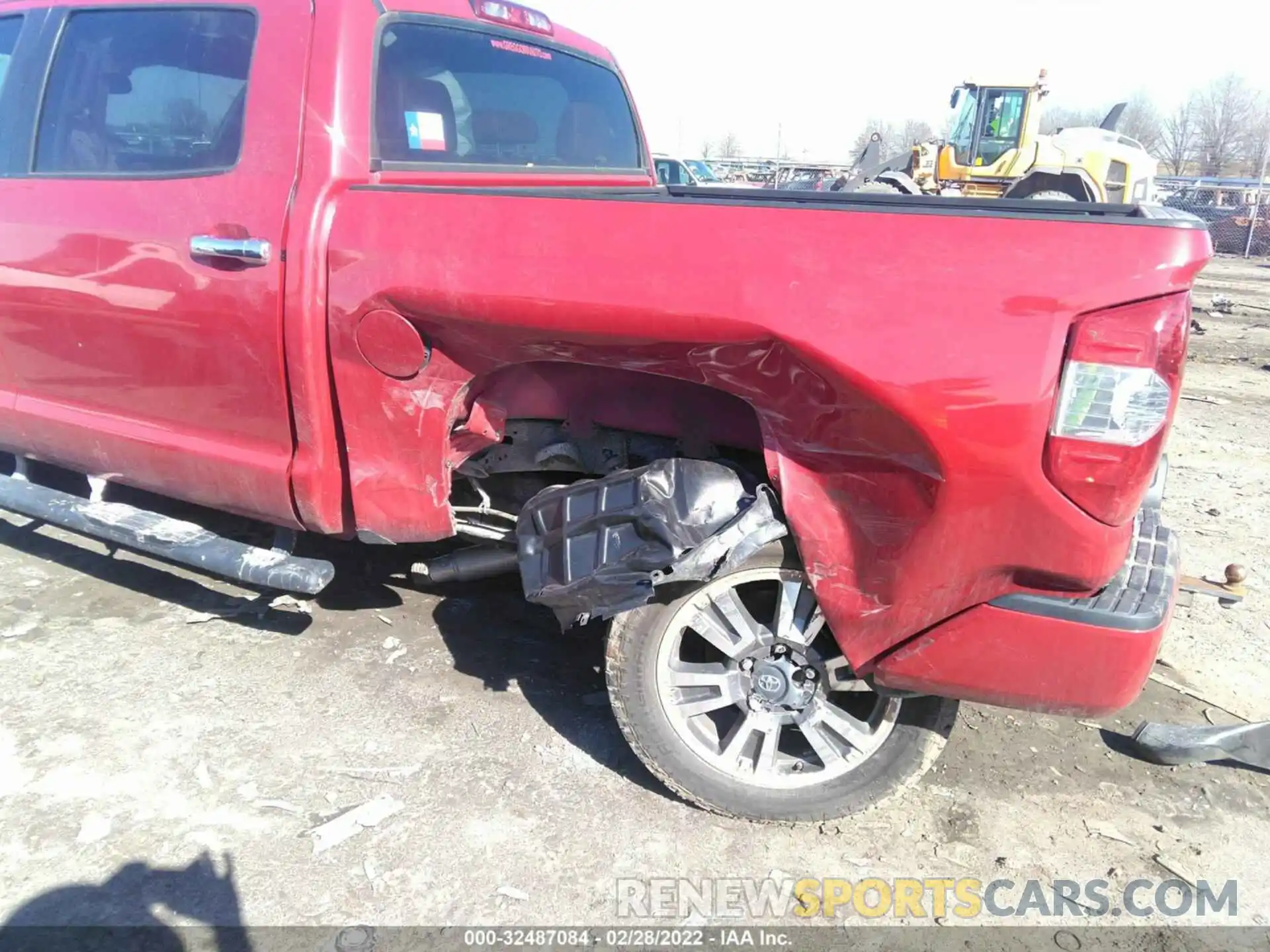 6 Photograph of a damaged car 5TFAY5F17KX851829 TOYOTA TUNDRA 4WD 2019