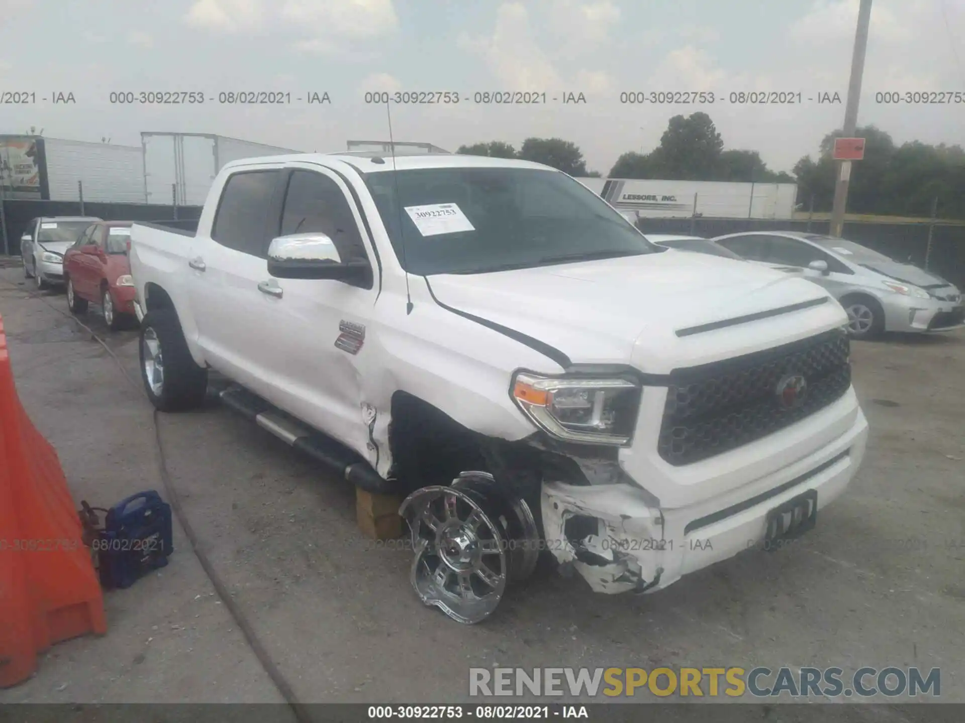 1 Photograph of a damaged car 5TFAY5F18KX777949 TOYOTA TUNDRA 4WD 2019