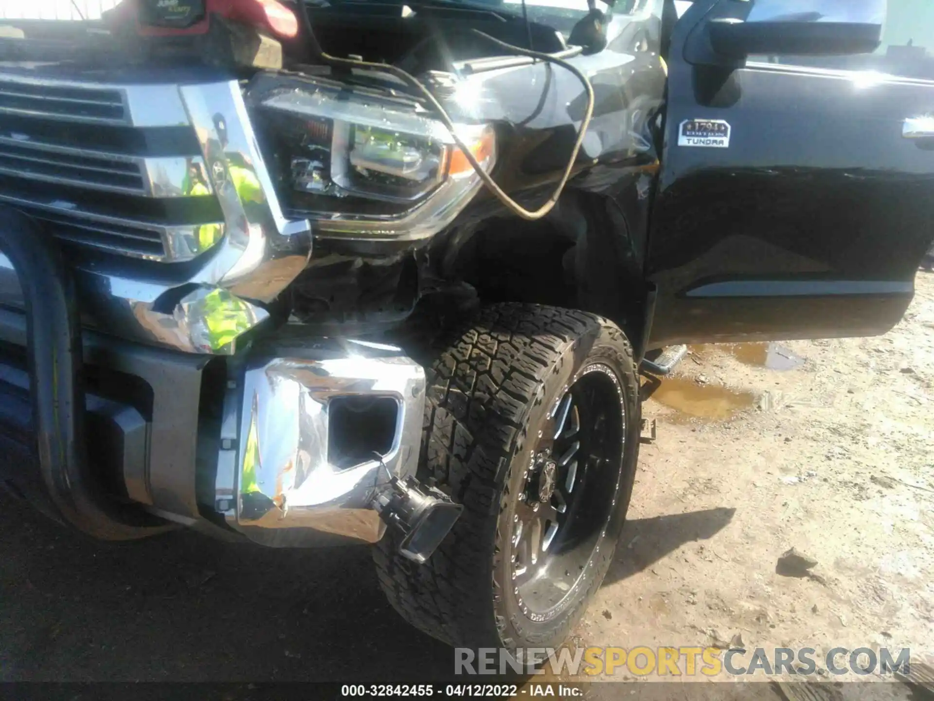 6 Photograph of a damaged car 5TFAY5F18KX797098 TOYOTA TUNDRA 4WD 2019