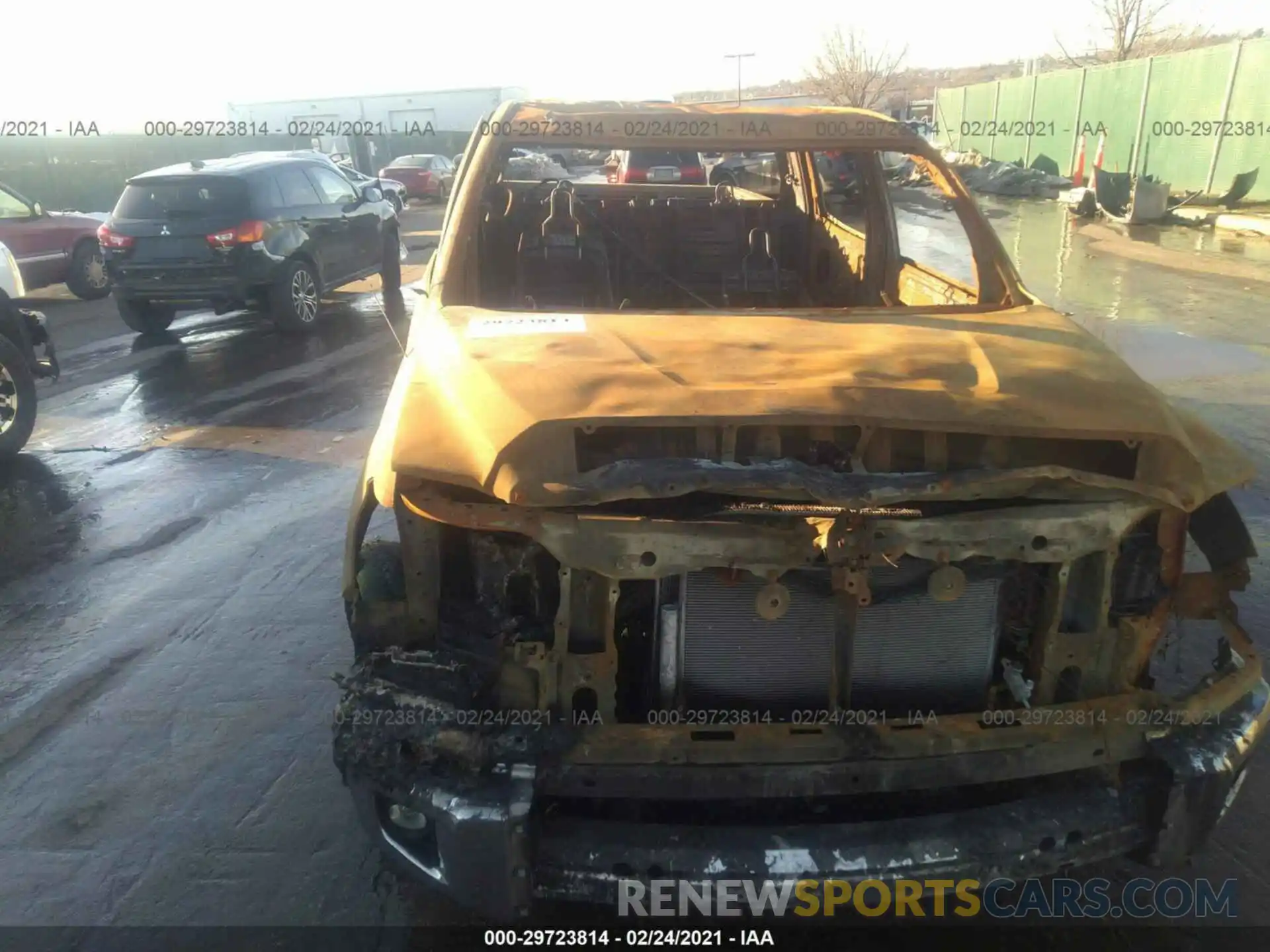 6 Фотография поврежденного автомобиля 5TFAY5F18KX815308 TOYOTA TUNDRA 4WD 2019