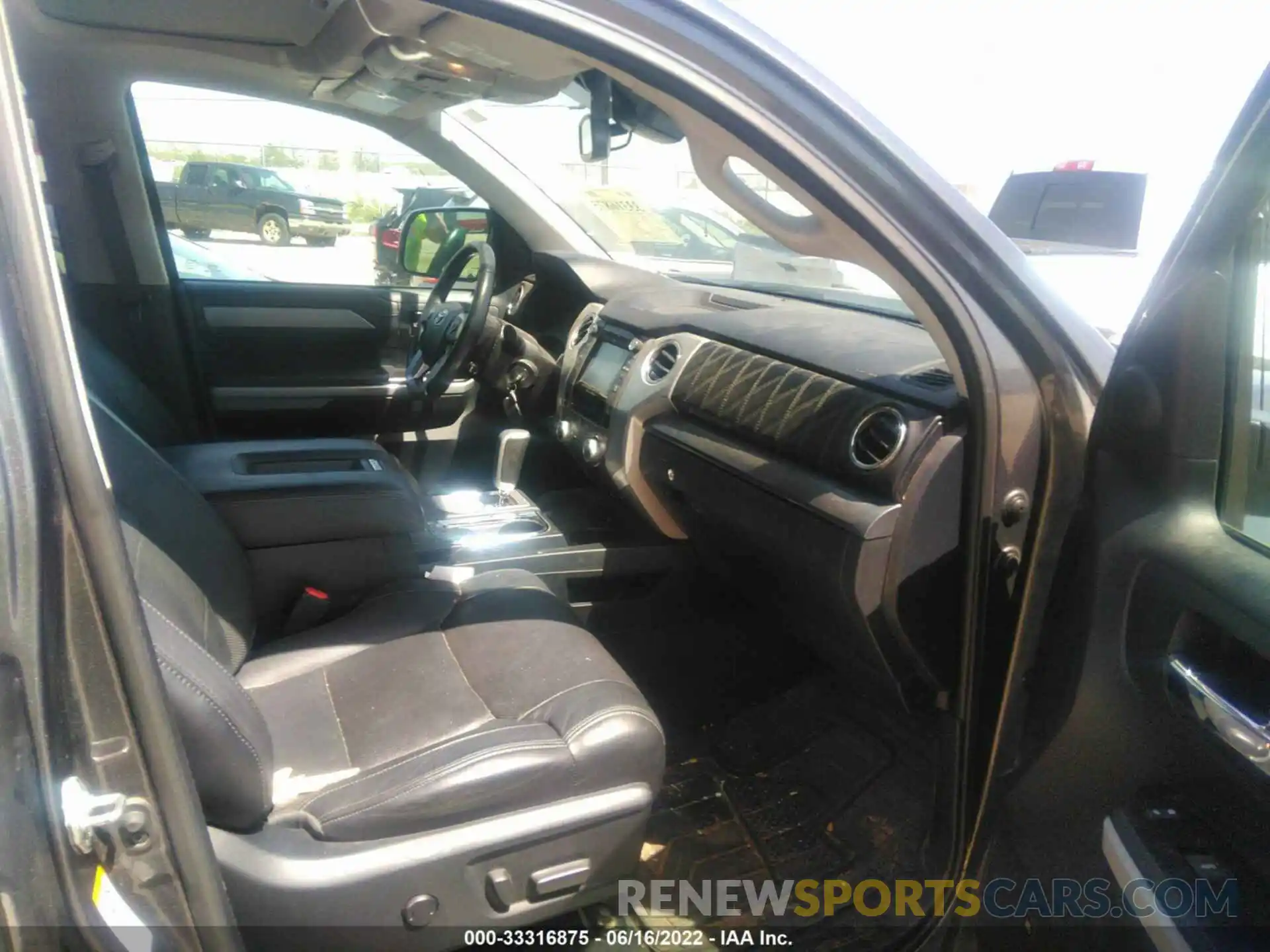 5 Photograph of a damaged car 5TFAY5F18KX831850 TOYOTA TUNDRA 4WD 2019