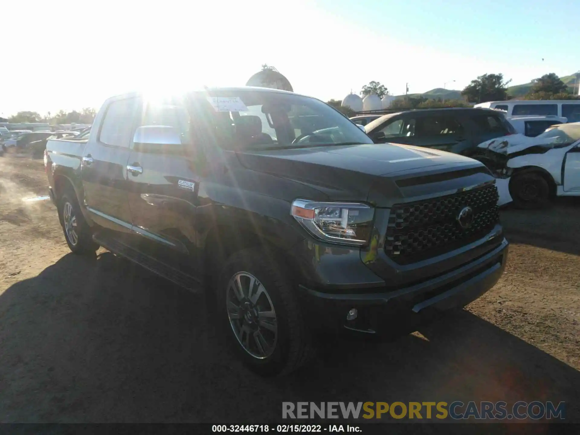 1 Photograph of a damaged car 5TFAY5F19KX822753 TOYOTA TUNDRA 4WD 2019