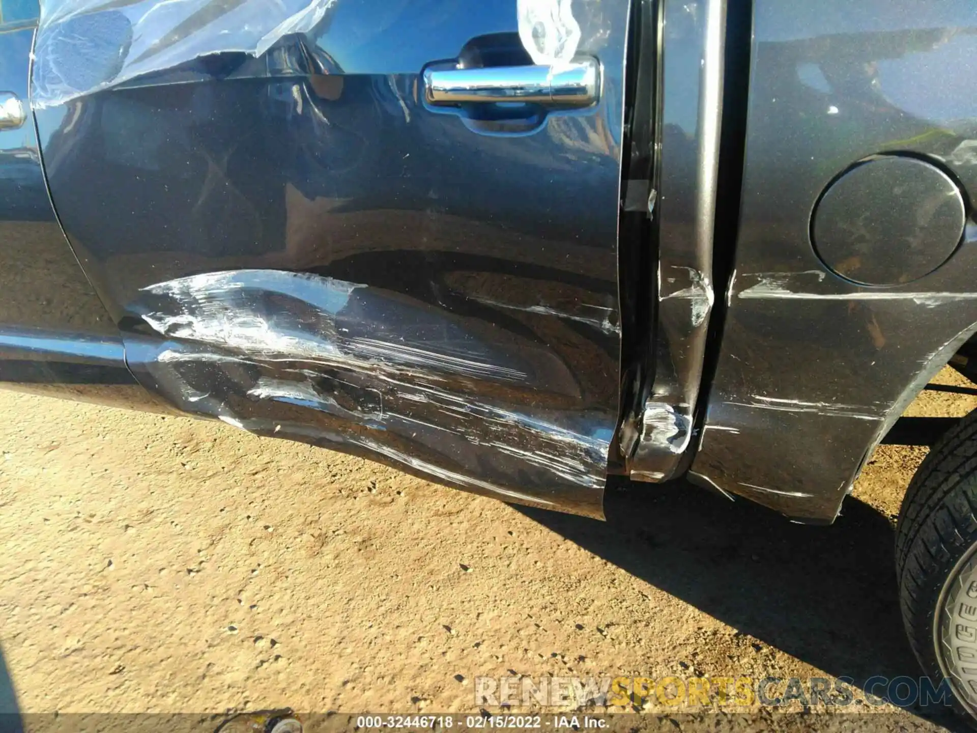 6 Photograph of a damaged car 5TFAY5F19KX822753 TOYOTA TUNDRA 4WD 2019