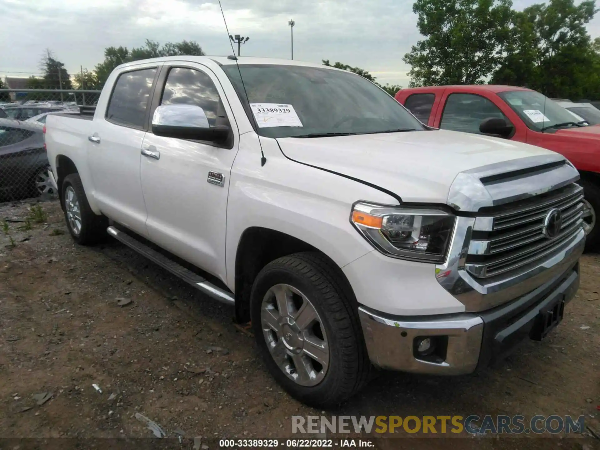 1 Photograph of a damaged car 5TFAY5F1XKX782103 TOYOTA TUNDRA 4WD 2019