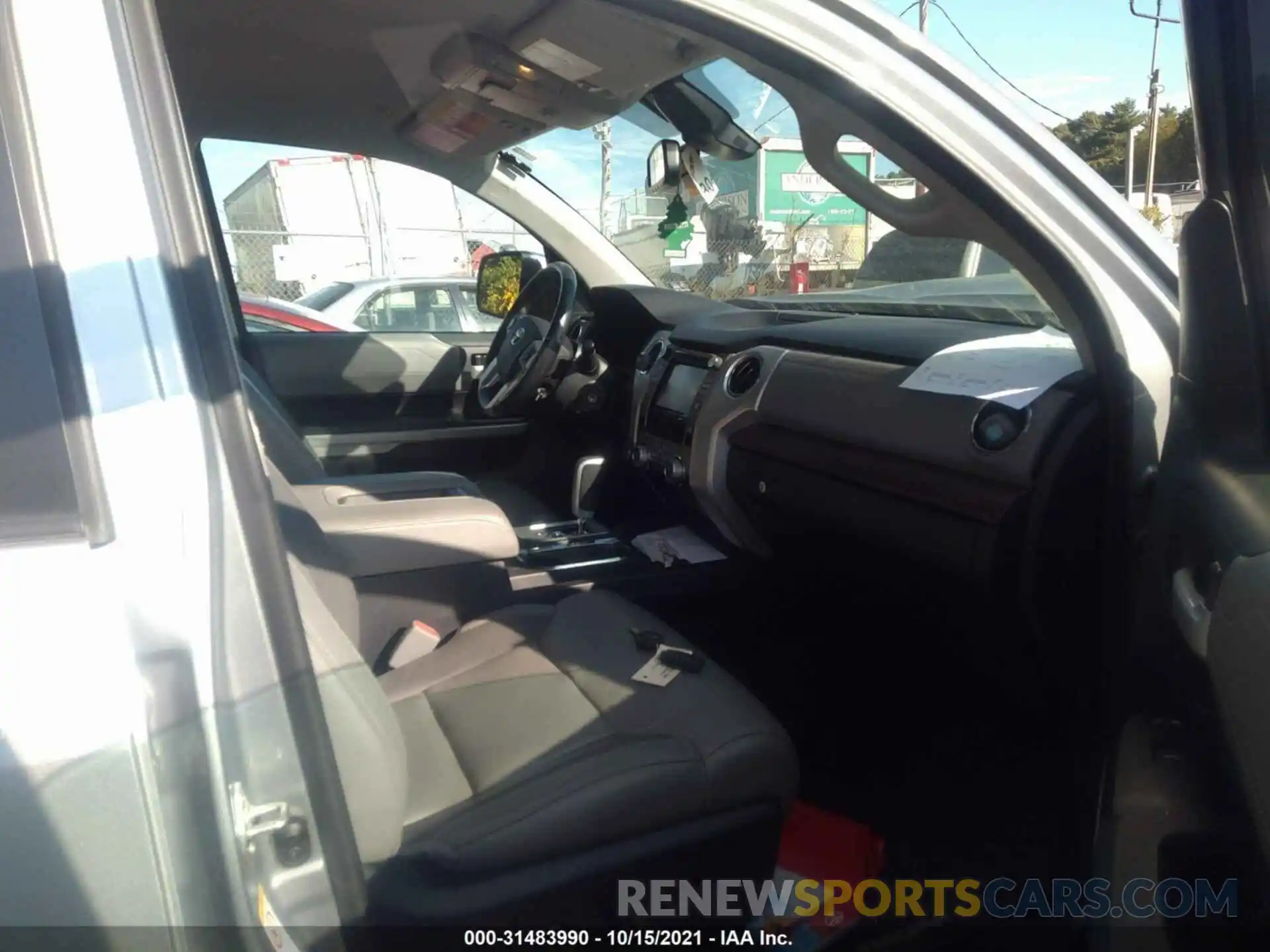 5 Photograph of a damaged car 5TFBY5F10KX824962 TOYOTA TUNDRA 4WD 2019