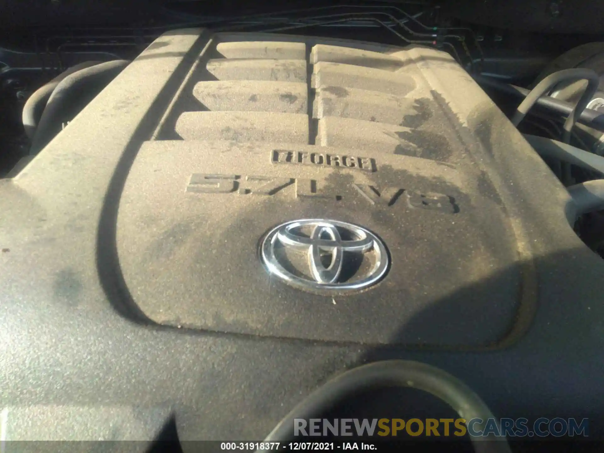 10 Photograph of a damaged car 5TFBY5F16KX779929 TOYOTA TUNDRA 4WD 2019