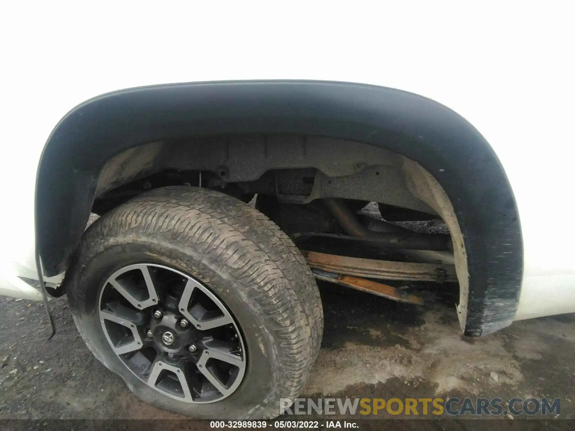 6 Photograph of a damaged car 5TFBY5F19KX796336 TOYOTA TUNDRA 4WD 2019