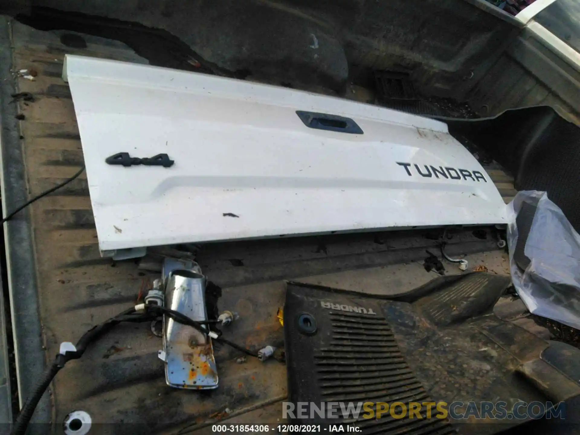 12 Photograph of a damaged car 5TFCY5F18KX025404 TOYOTA TUNDRA 4WD 2019