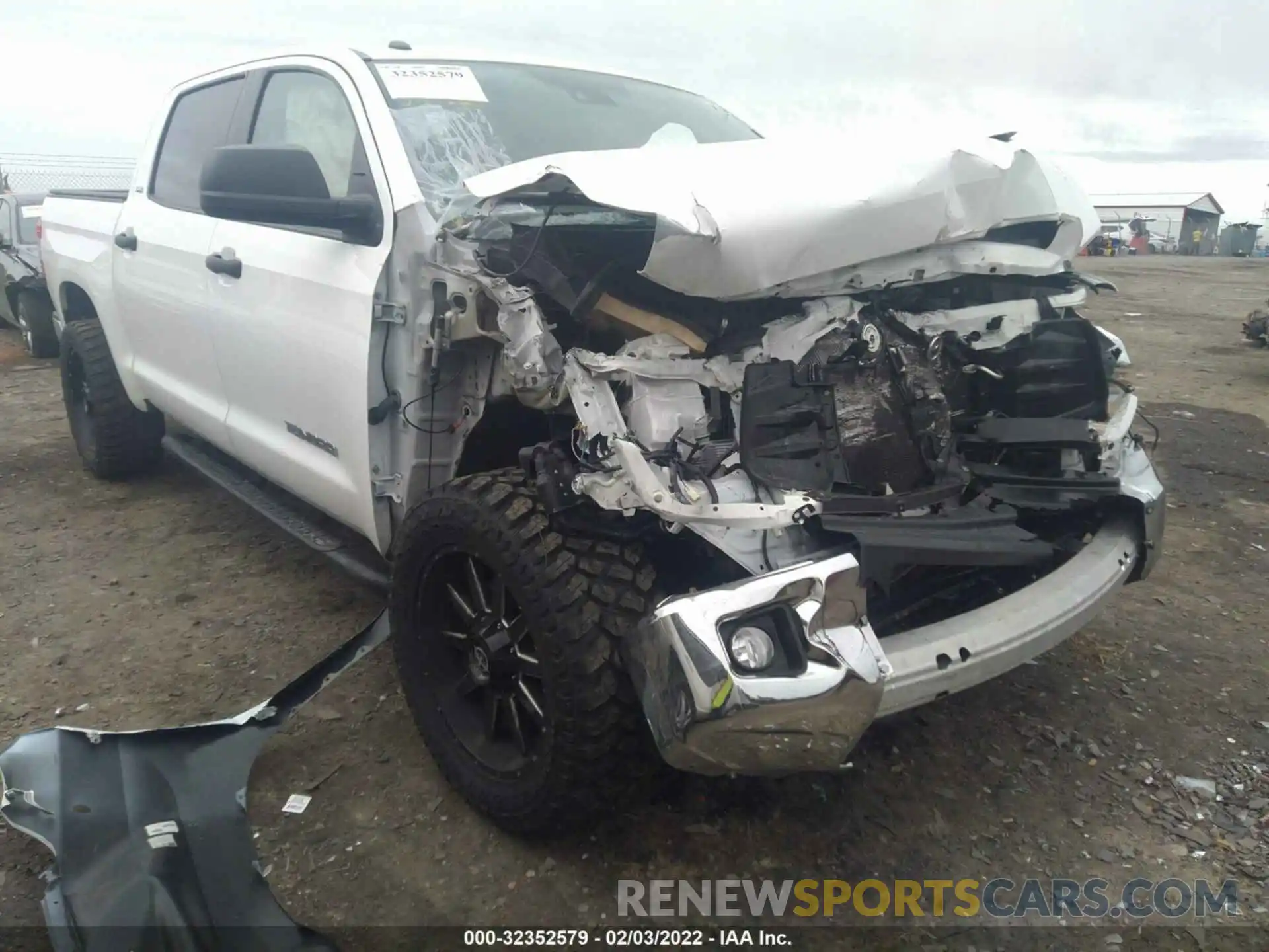 1 Photograph of a damaged car 5TFDM5F18KX080256 TOYOTA TUNDRA 4WD 2019