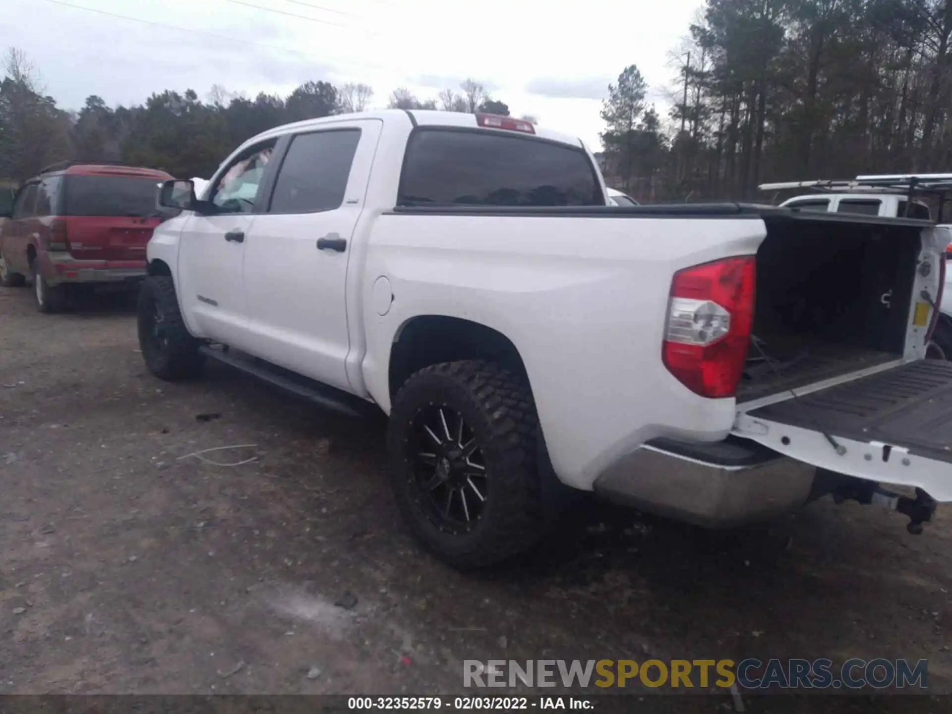 3 Photograph of a damaged car 5TFDM5F18KX080256 TOYOTA TUNDRA 4WD 2019