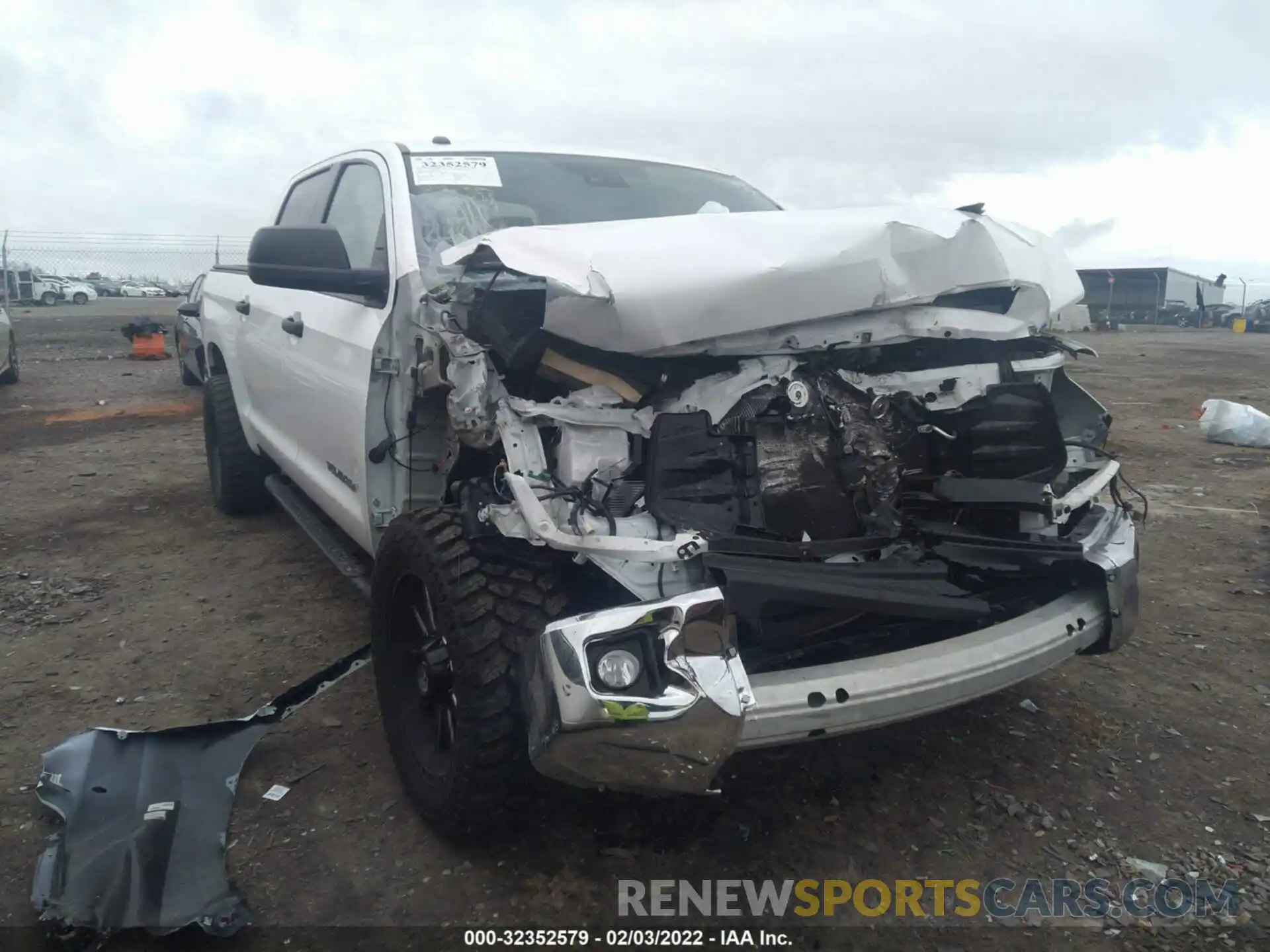 6 Photograph of a damaged car 5TFDM5F18KX080256 TOYOTA TUNDRA 4WD 2019