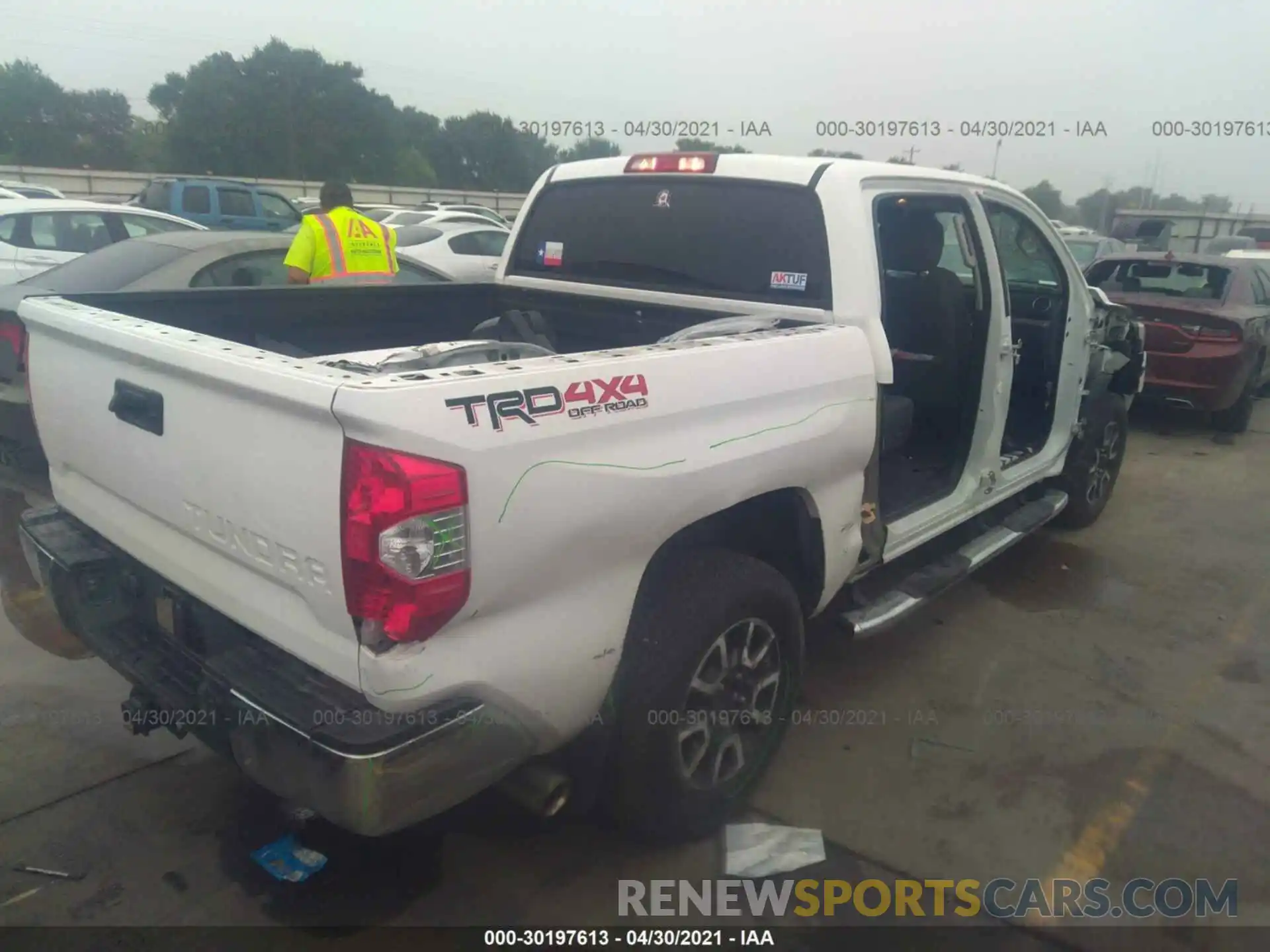 4 Photograph of a damaged car 5TFDW5F10KX797566 TOYOTA TUNDRA 4WD 2019