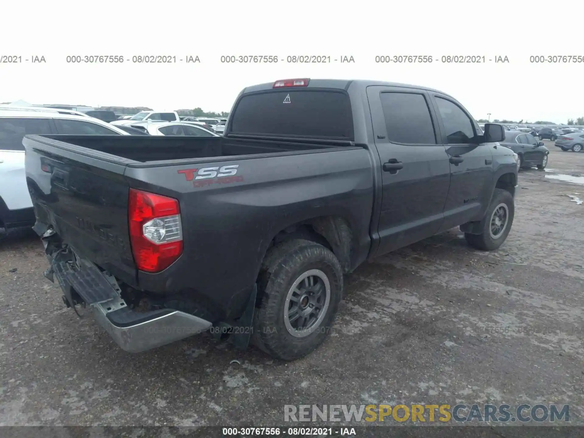 4 Photograph of a damaged car 5TFDW5F10KX816228 TOYOTA TUNDRA 4WD 2019