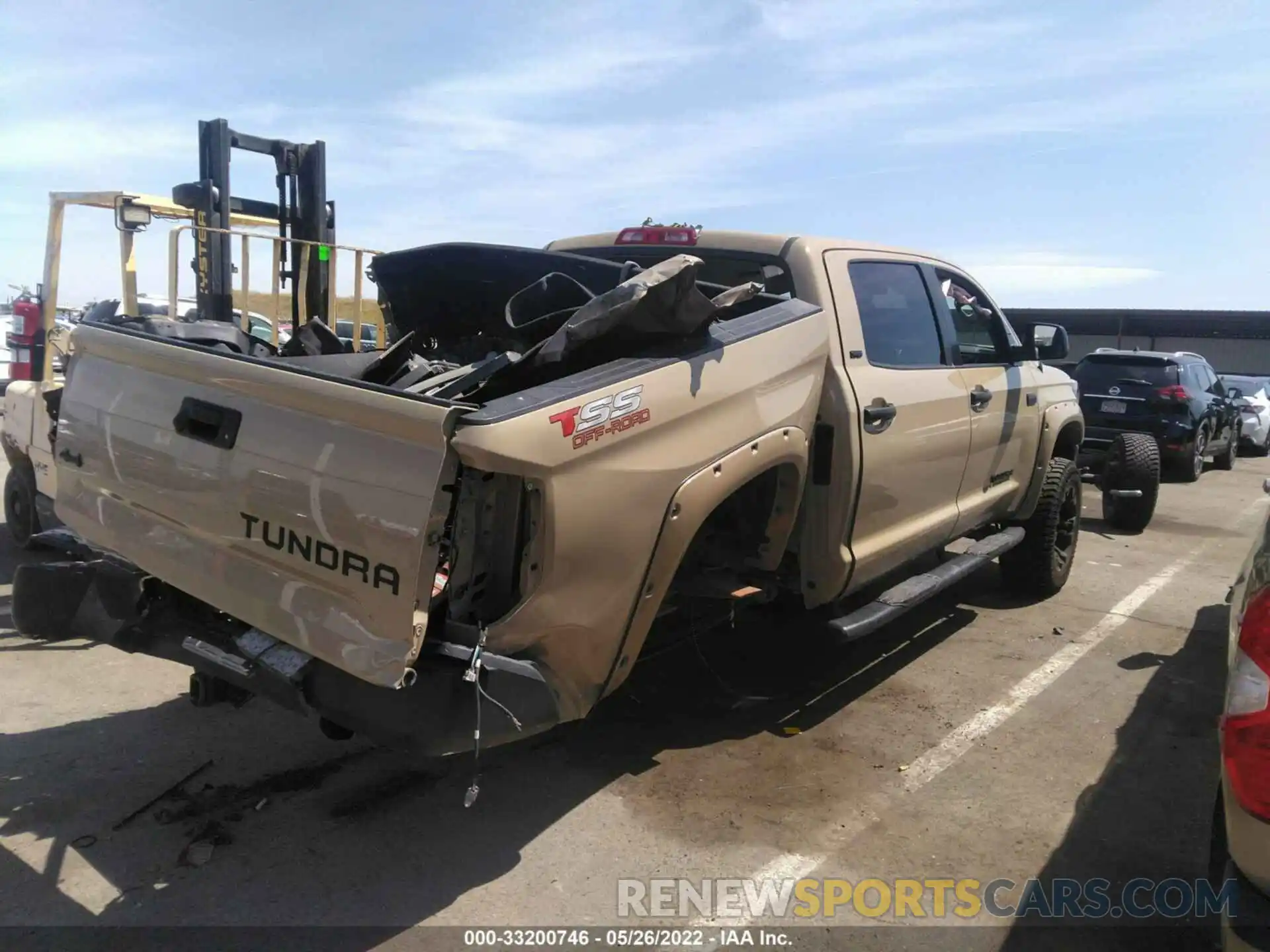 4 Photograph of a damaged car 5TFDW5F10KX828282 TOYOTA TUNDRA 4WD 2019