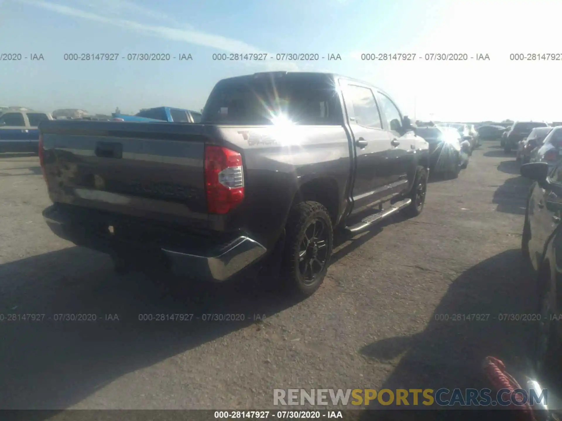 4 Photograph of a damaged car 5TFDW5F10KX852758 TOYOTA TUNDRA 4WD 2019