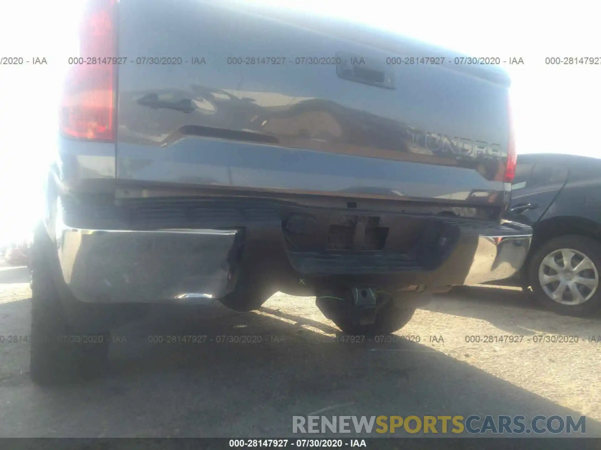 6 Photograph of a damaged car 5TFDW5F10KX852758 TOYOTA TUNDRA 4WD 2019