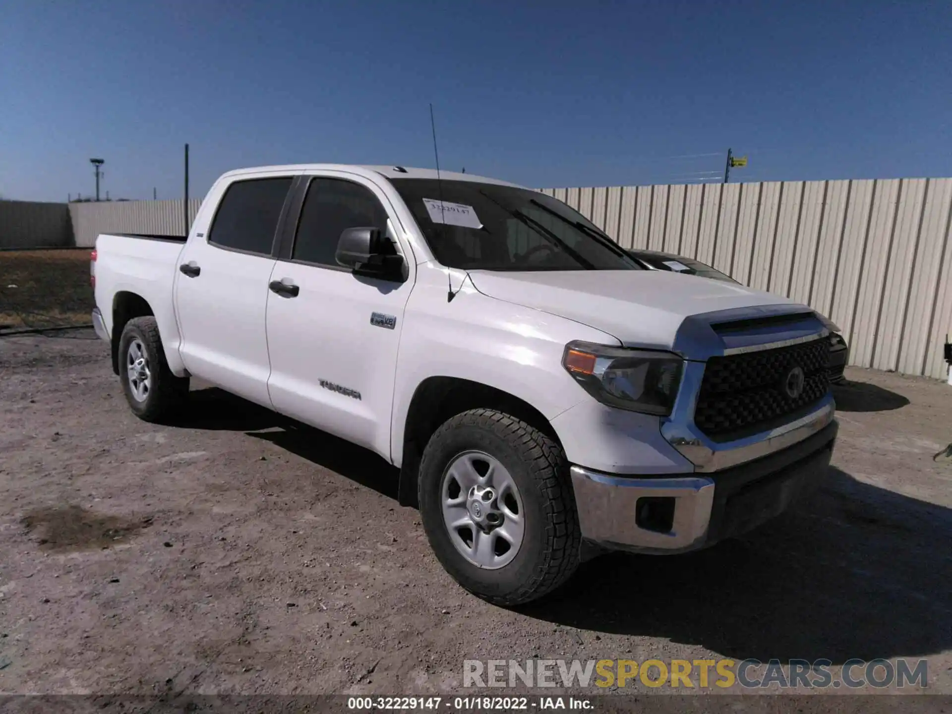 1 Фотография поврежденного автомобиля 5TFDW5F11KX817873 TOYOTA TUNDRA 4WD 2019