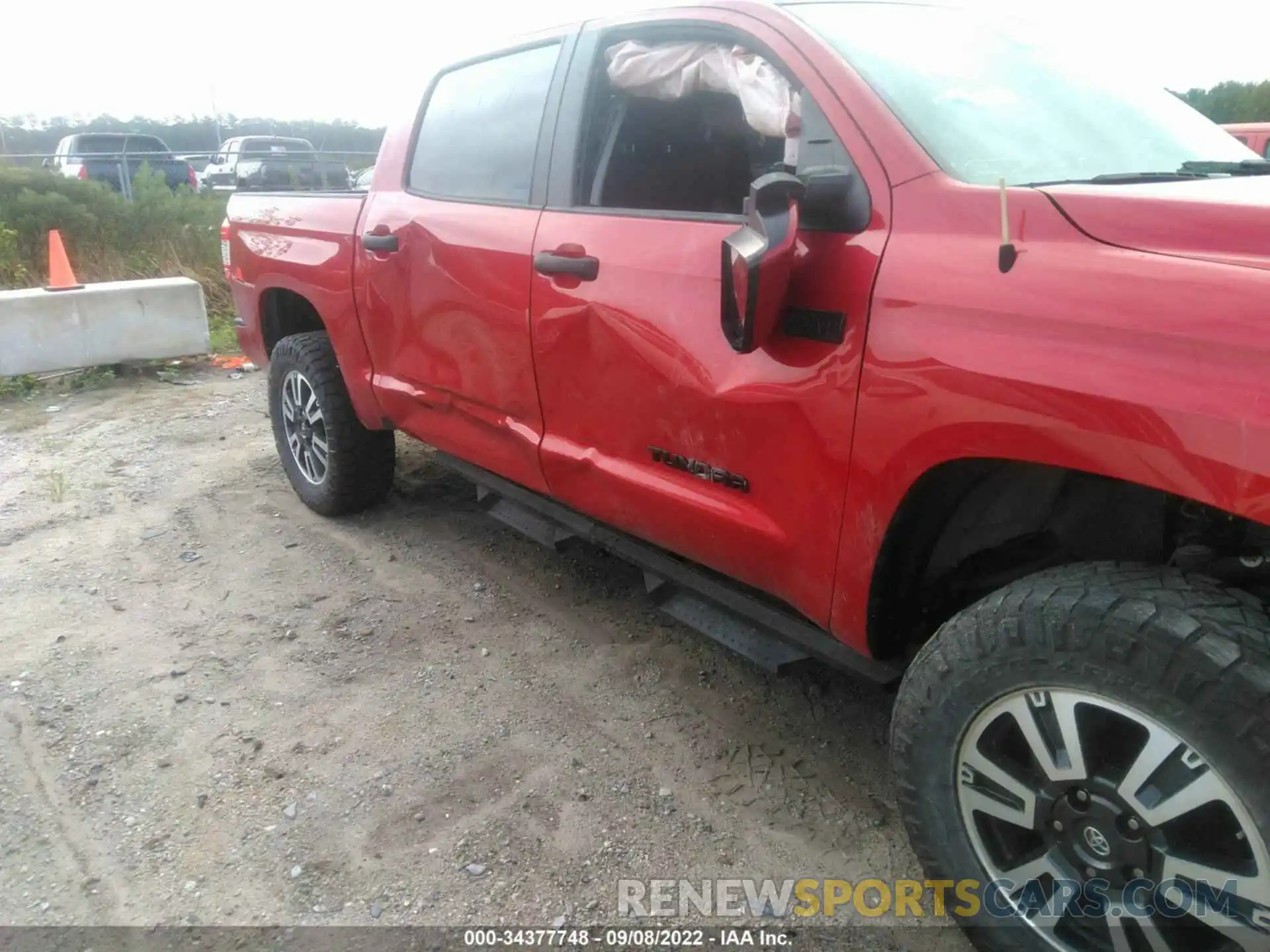 6 Photograph of a damaged car 5TFDW5F11KX819753 TOYOTA TUNDRA 4WD 2019