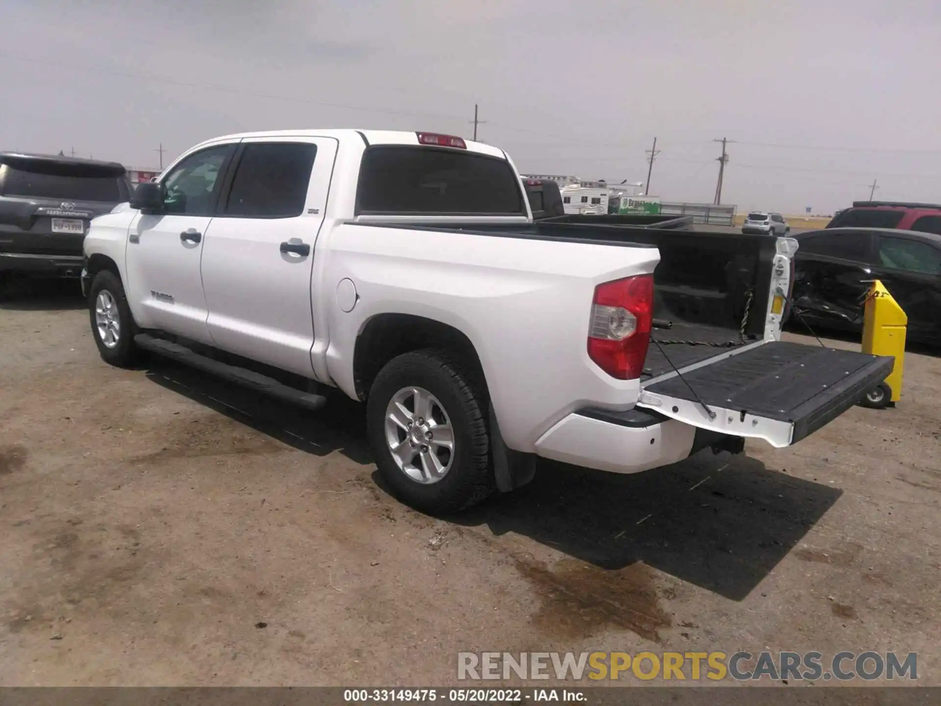 3 Photograph of a damaged car 5TFDW5F13KX839406 TOYOTA TUNDRA 4WD 2019