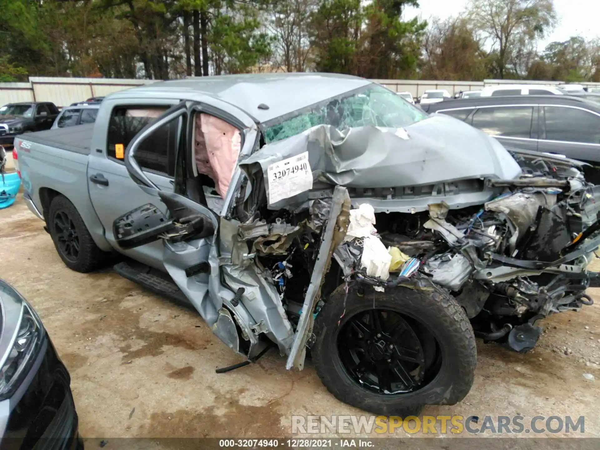 1 Photograph of a damaged car 5TFDW5F15KX841481 TOYOTA TUNDRA 4WD 2019