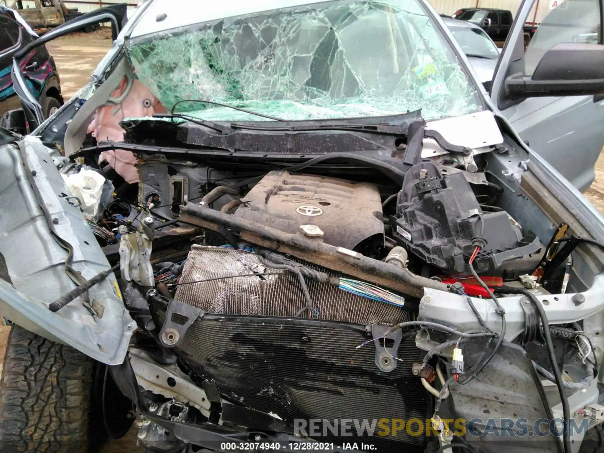 10 Photograph of a damaged car 5TFDW5F15KX841481 TOYOTA TUNDRA 4WD 2019