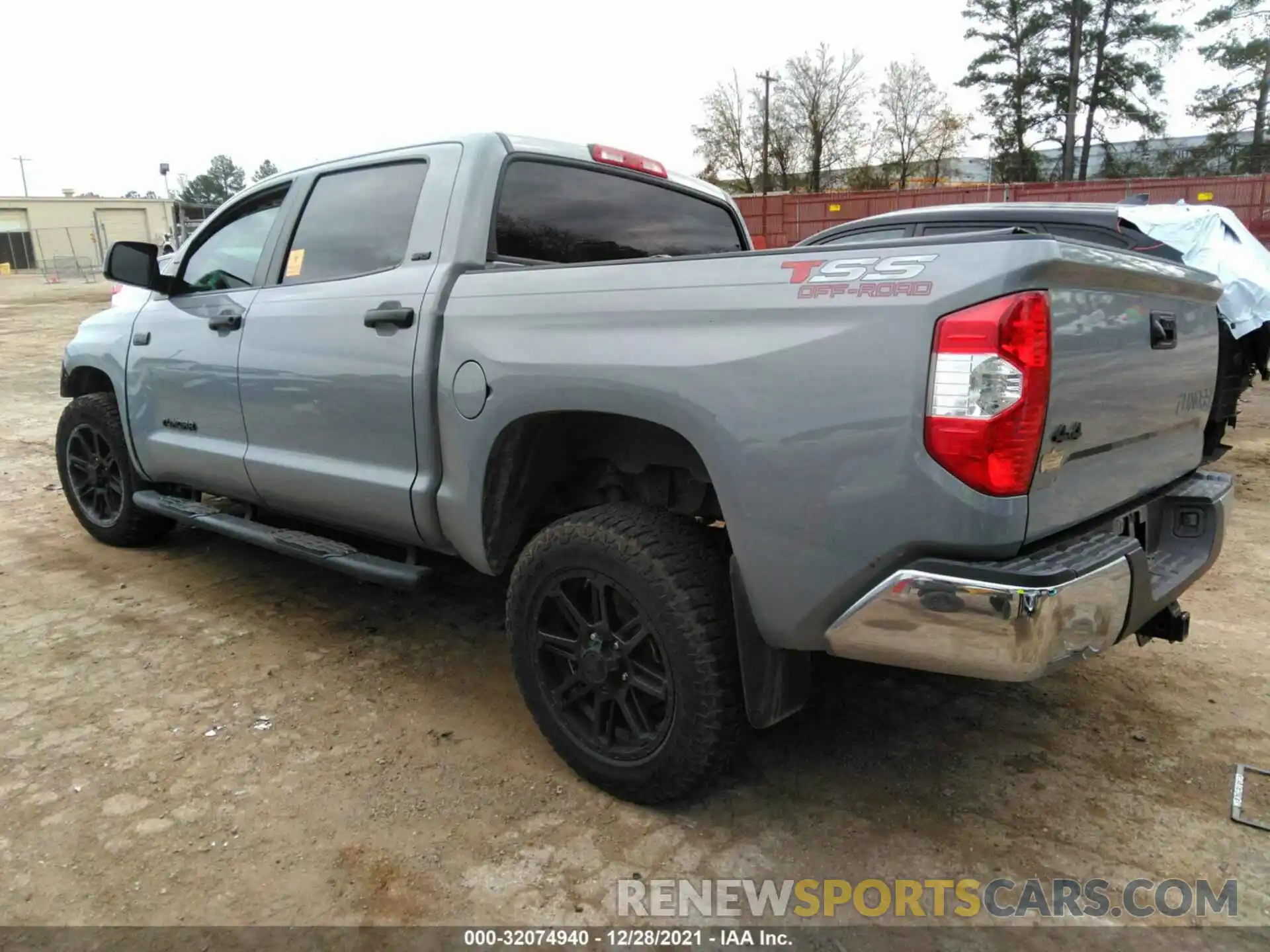 3 Photograph of a damaged car 5TFDW5F15KX841481 TOYOTA TUNDRA 4WD 2019