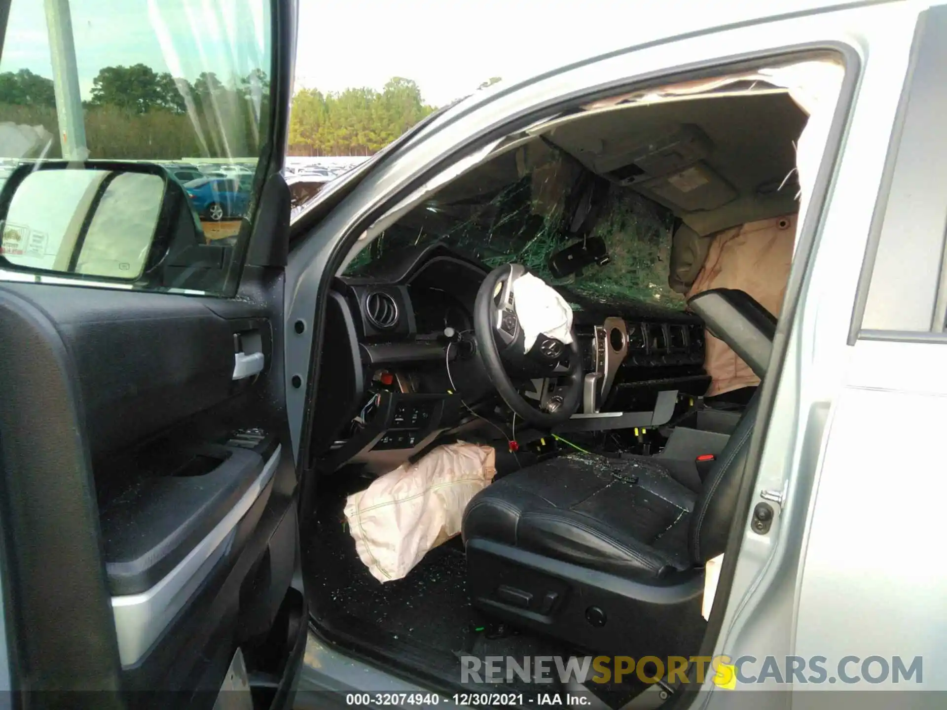 5 Photograph of a damaged car 5TFDW5F15KX841481 TOYOTA TUNDRA 4WD 2019