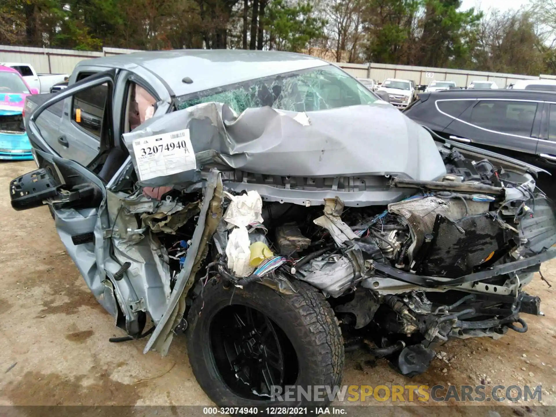 6 Photograph of a damaged car 5TFDW5F15KX841481 TOYOTA TUNDRA 4WD 2019