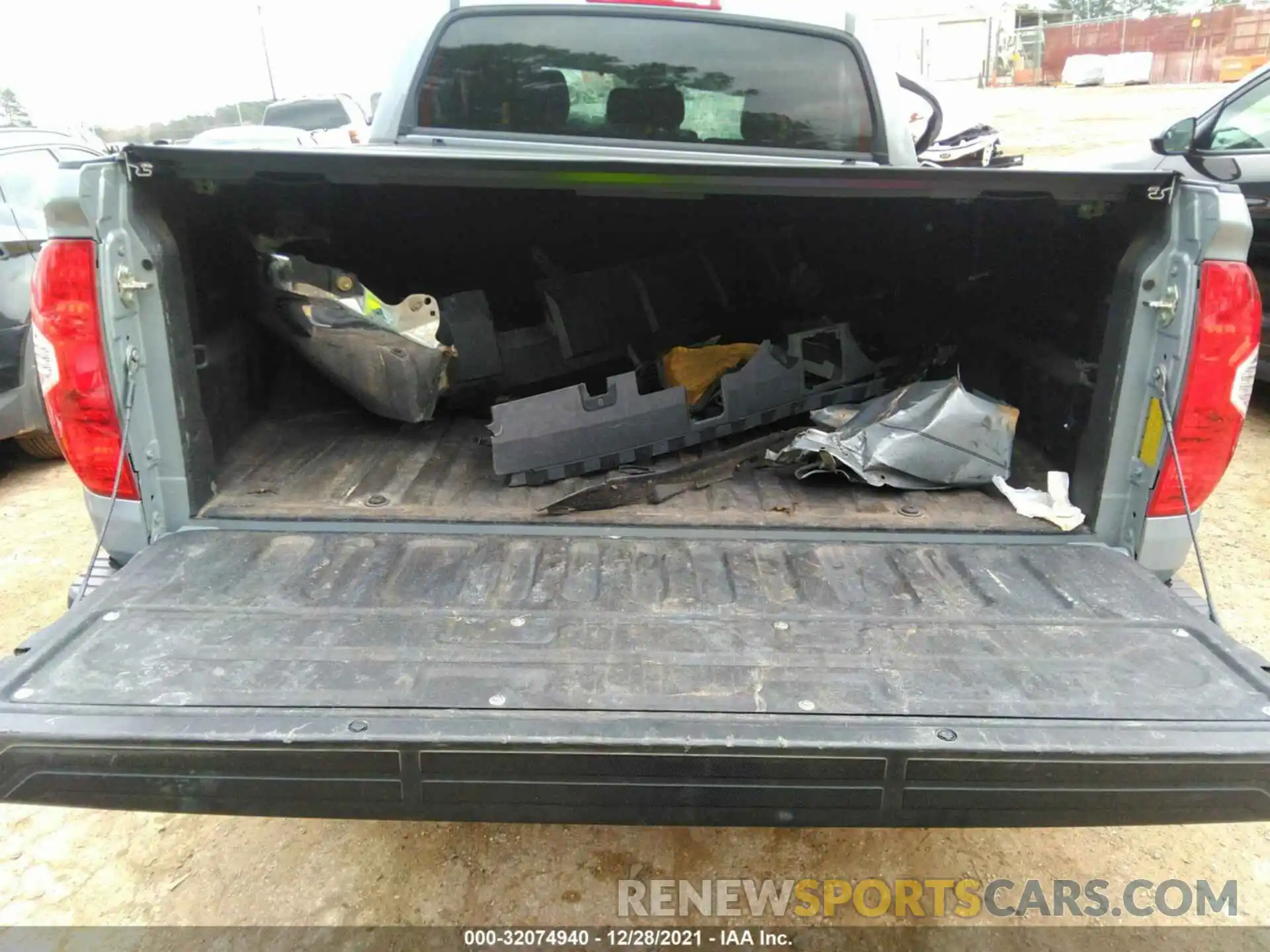 8 Photograph of a damaged car 5TFDW5F15KX841481 TOYOTA TUNDRA 4WD 2019