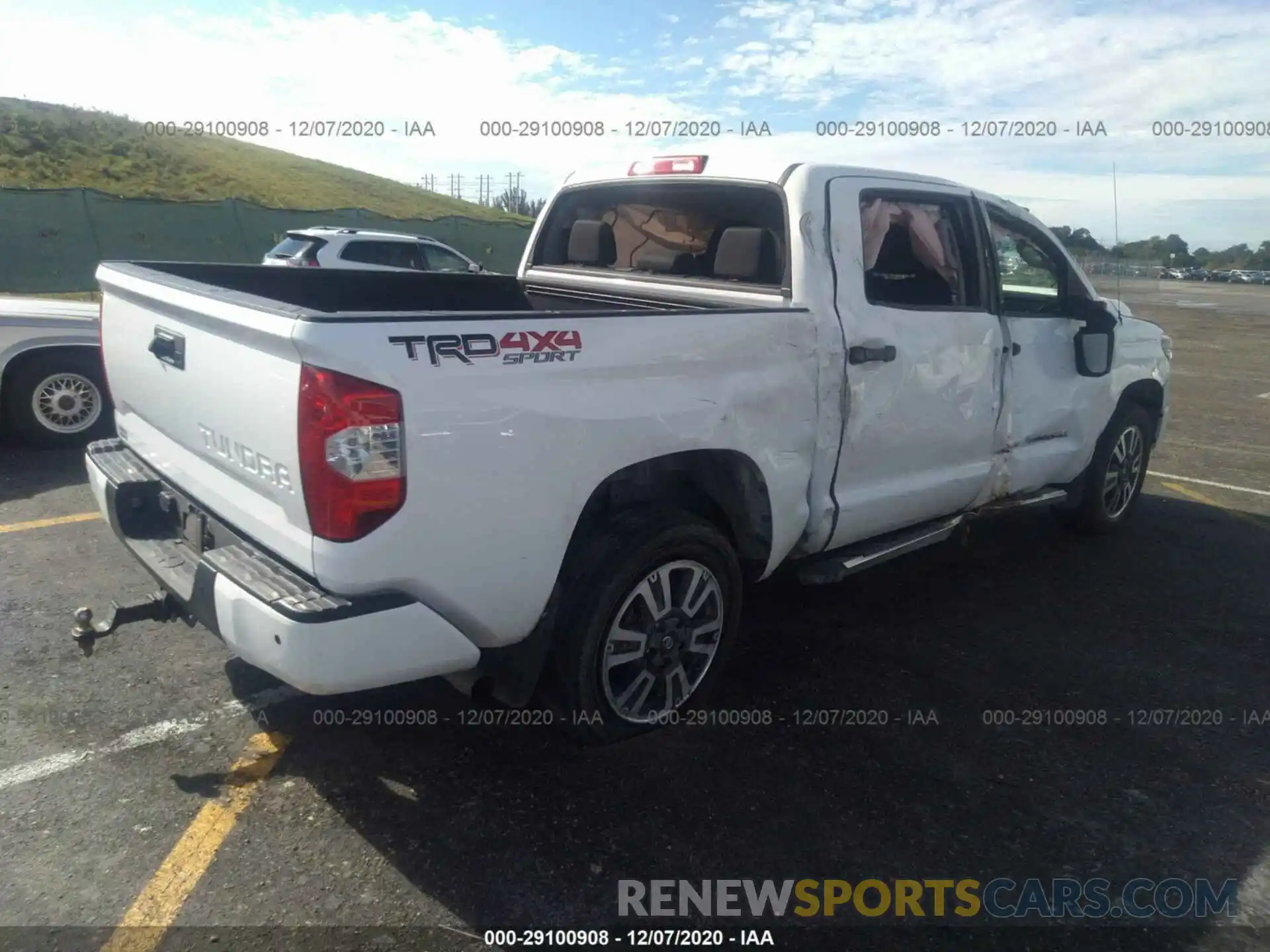 4 Photograph of a damaged car 5TFDW5F17KX791568 TOYOTA TUNDRA 4WD 2019