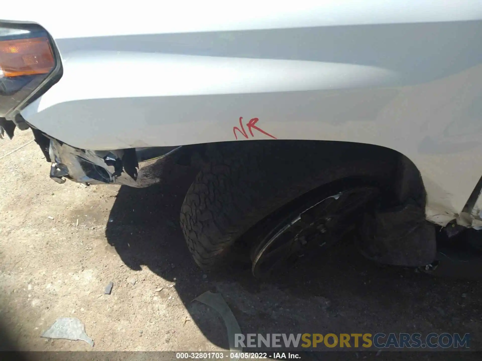 11 Photograph of a damaged car 5TFDW5F17KX869380 TOYOTA TUNDRA 4WD 2019