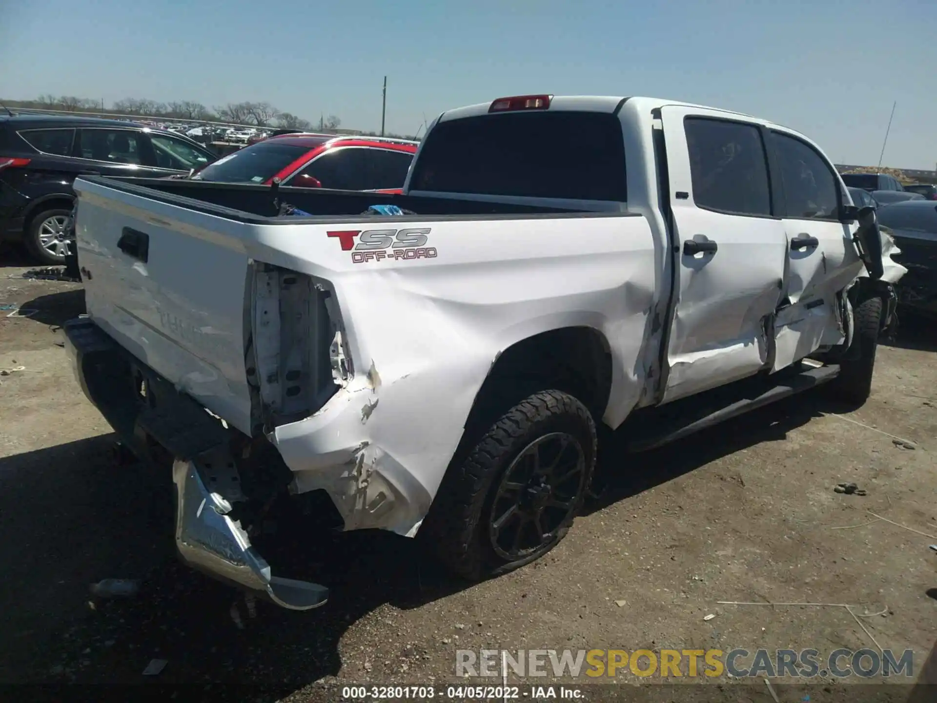 4 Photograph of a damaged car 5TFDW5F17KX869380 TOYOTA TUNDRA 4WD 2019