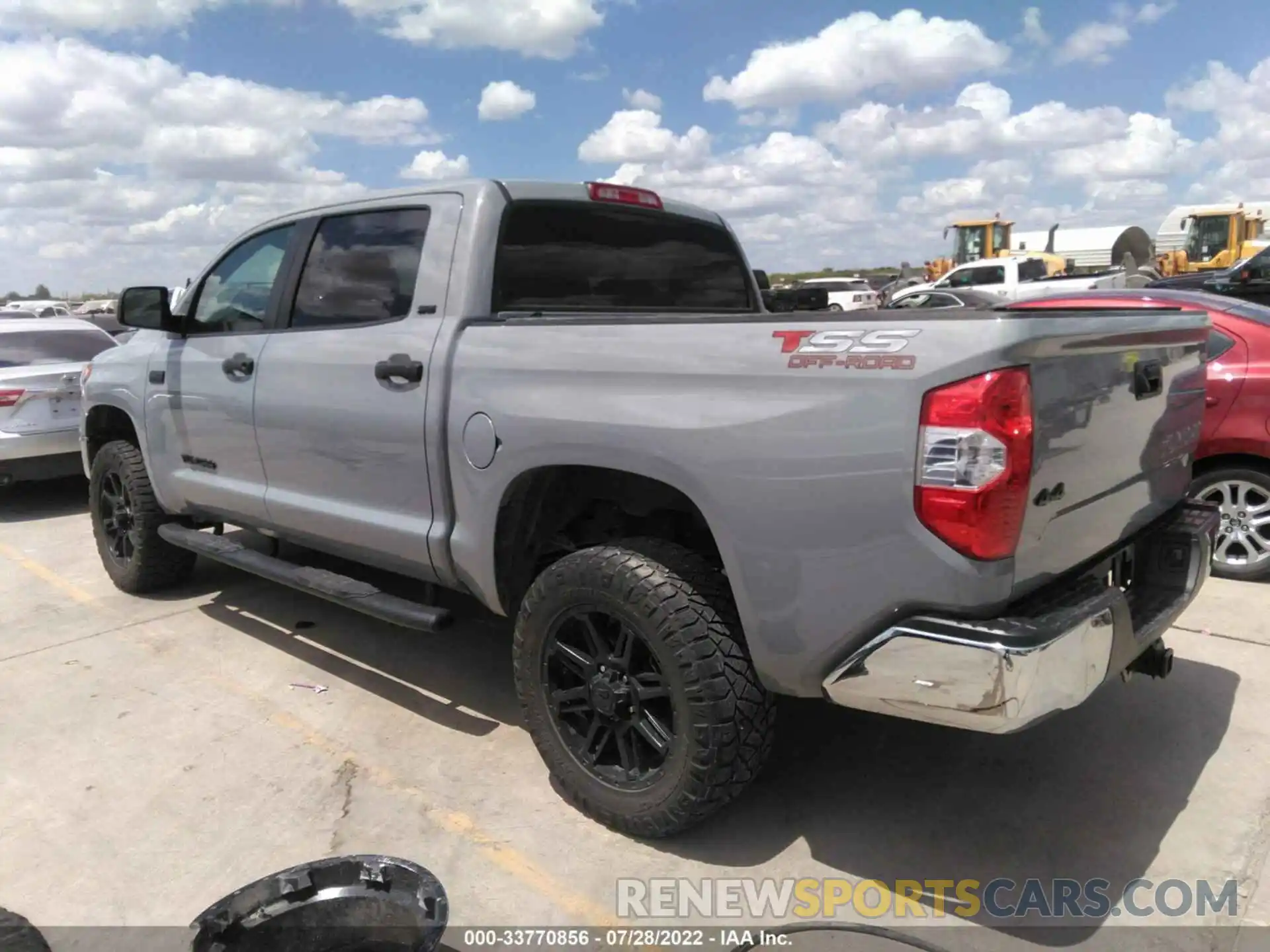 3 Фотография поврежденного автомобиля 5TFDW5F18KX805803 TOYOTA TUNDRA 4WD 2019