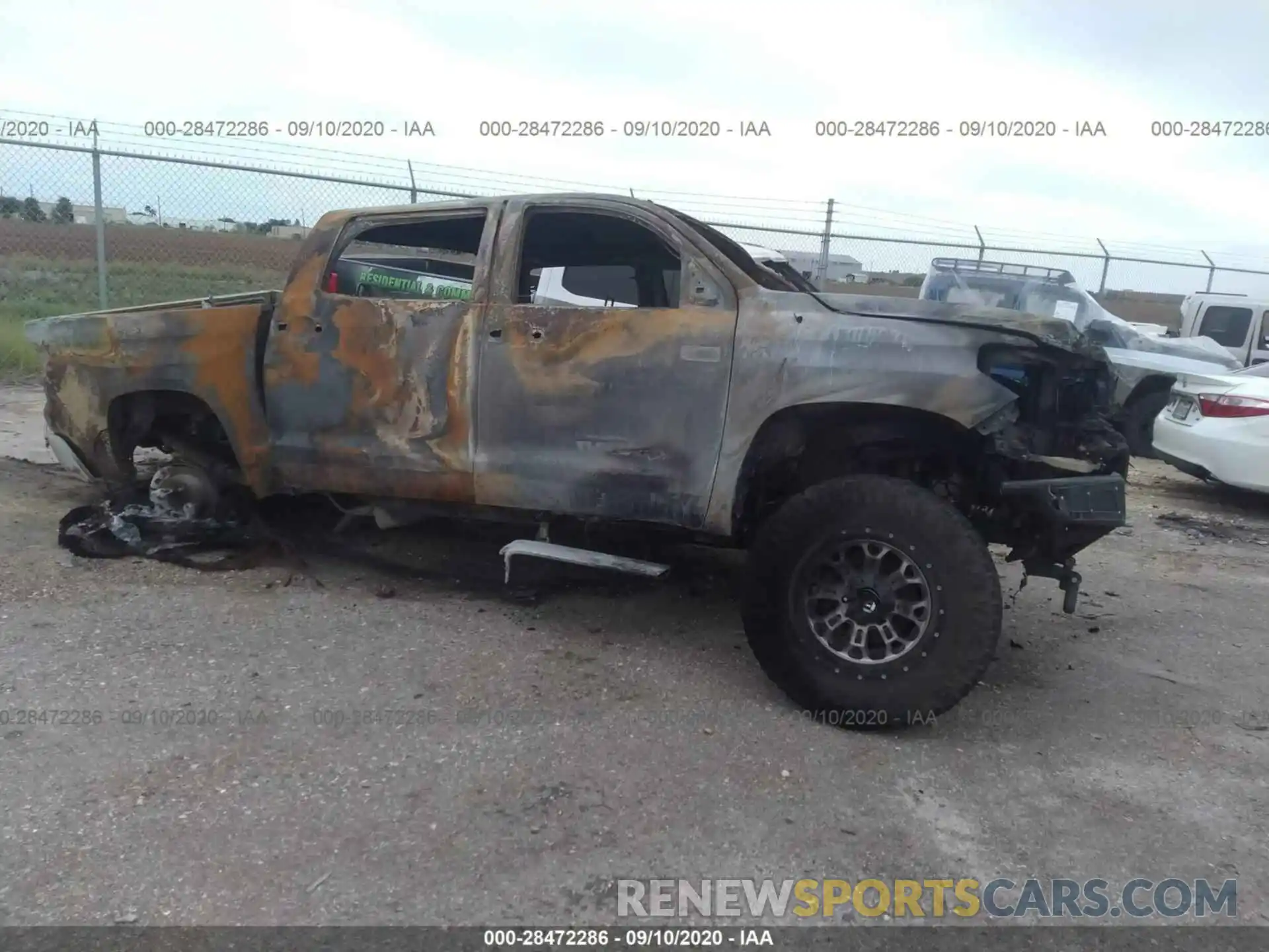 1 Photograph of a damaged car 5TFDW5F19KX789577 TOYOTA TUNDRA 4WD 2019