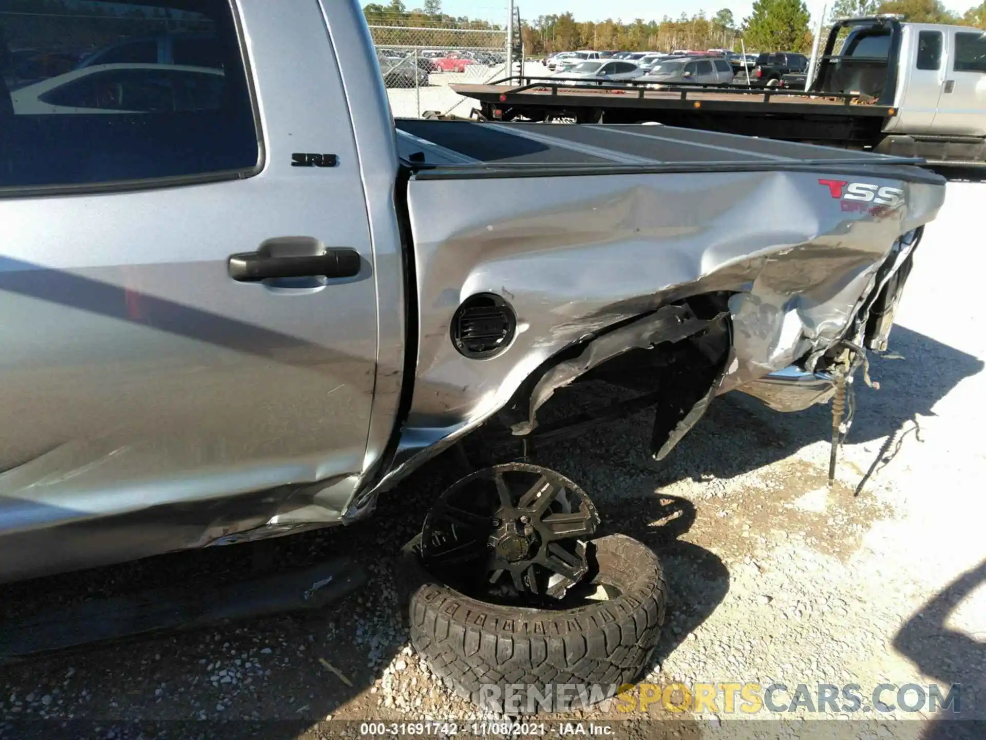 6 Photograph of a damaged car 5TFDW5F19KX867307 TOYOTA TUNDRA 4WD 2019