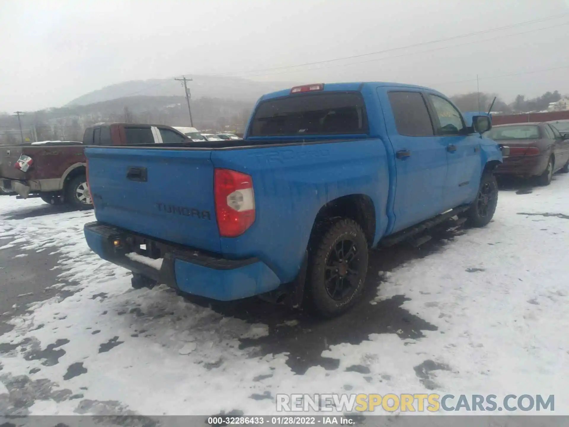 4 Photograph of a damaged car 5TFDY5F11KX798686 TOYOTA TUNDRA 4WD 2019