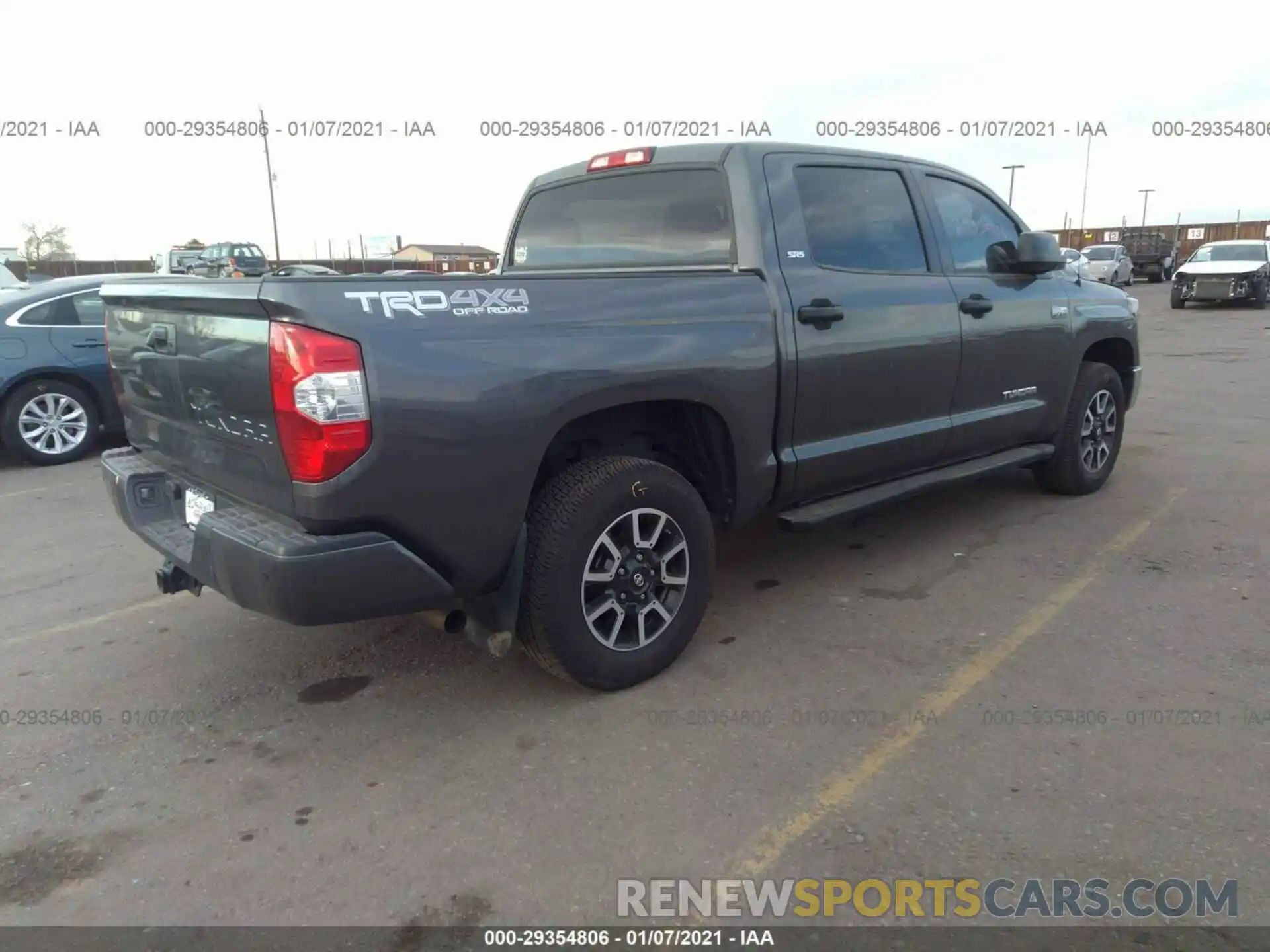 4 Фотография поврежденного автомобиля 5TFDY5F16KX797128 TOYOTA TUNDRA 4WD 2019