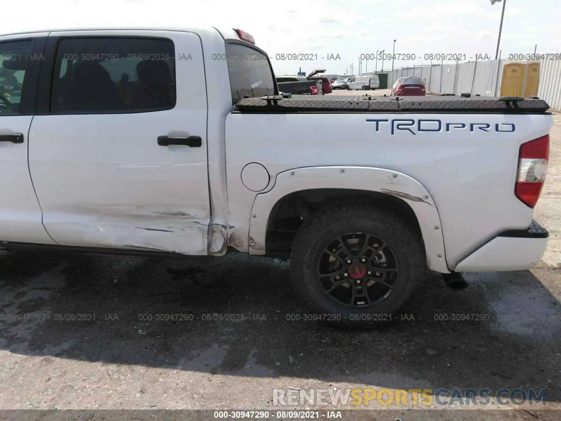 6 Photograph of a damaged car 5TFDY5F16KX819421 TOYOTA TUNDRA 4WD 2019