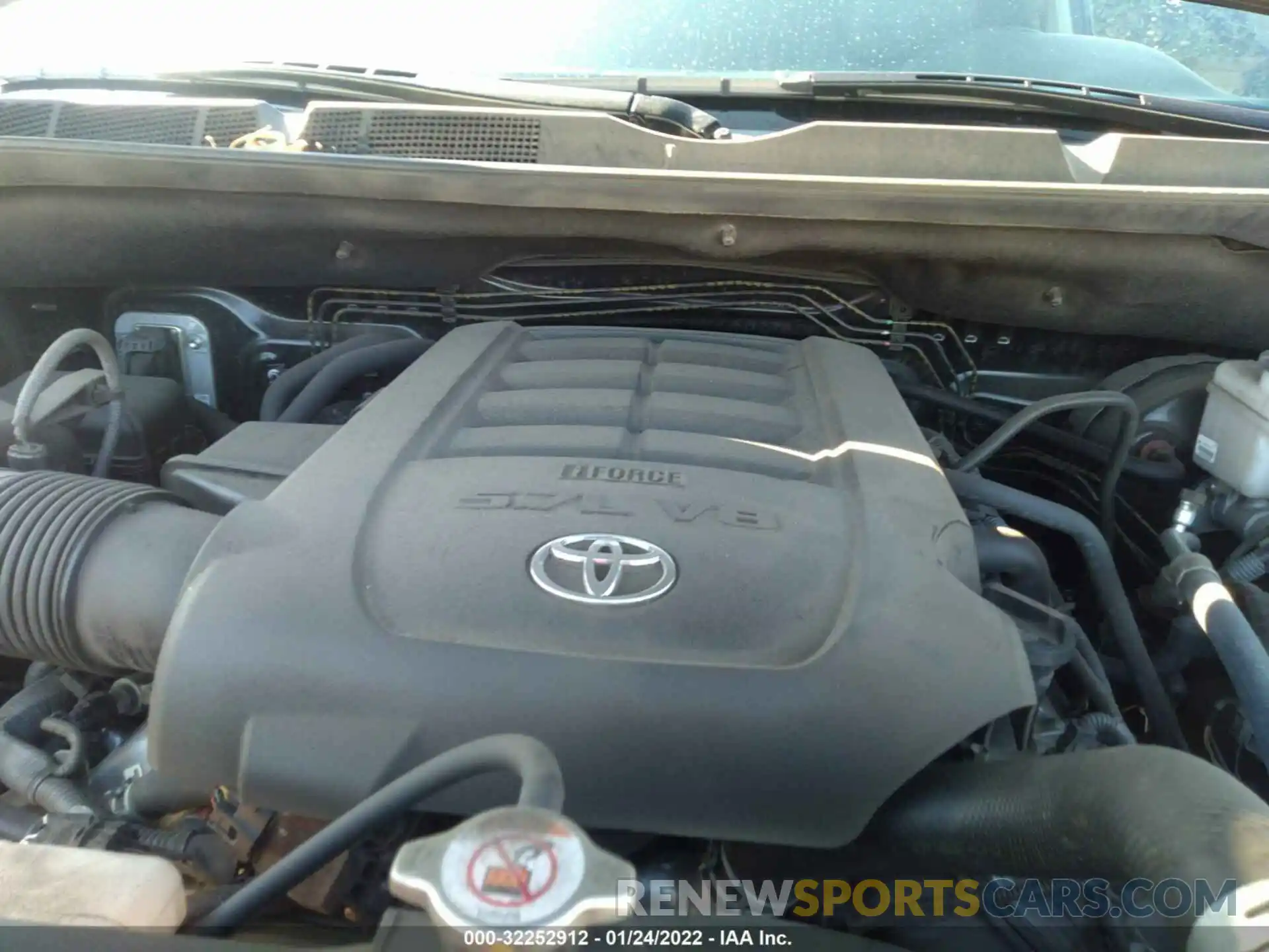 10 Photograph of a damaged car 5TFDY5F18KX856292 TOYOTA TUNDRA 4WD 2019