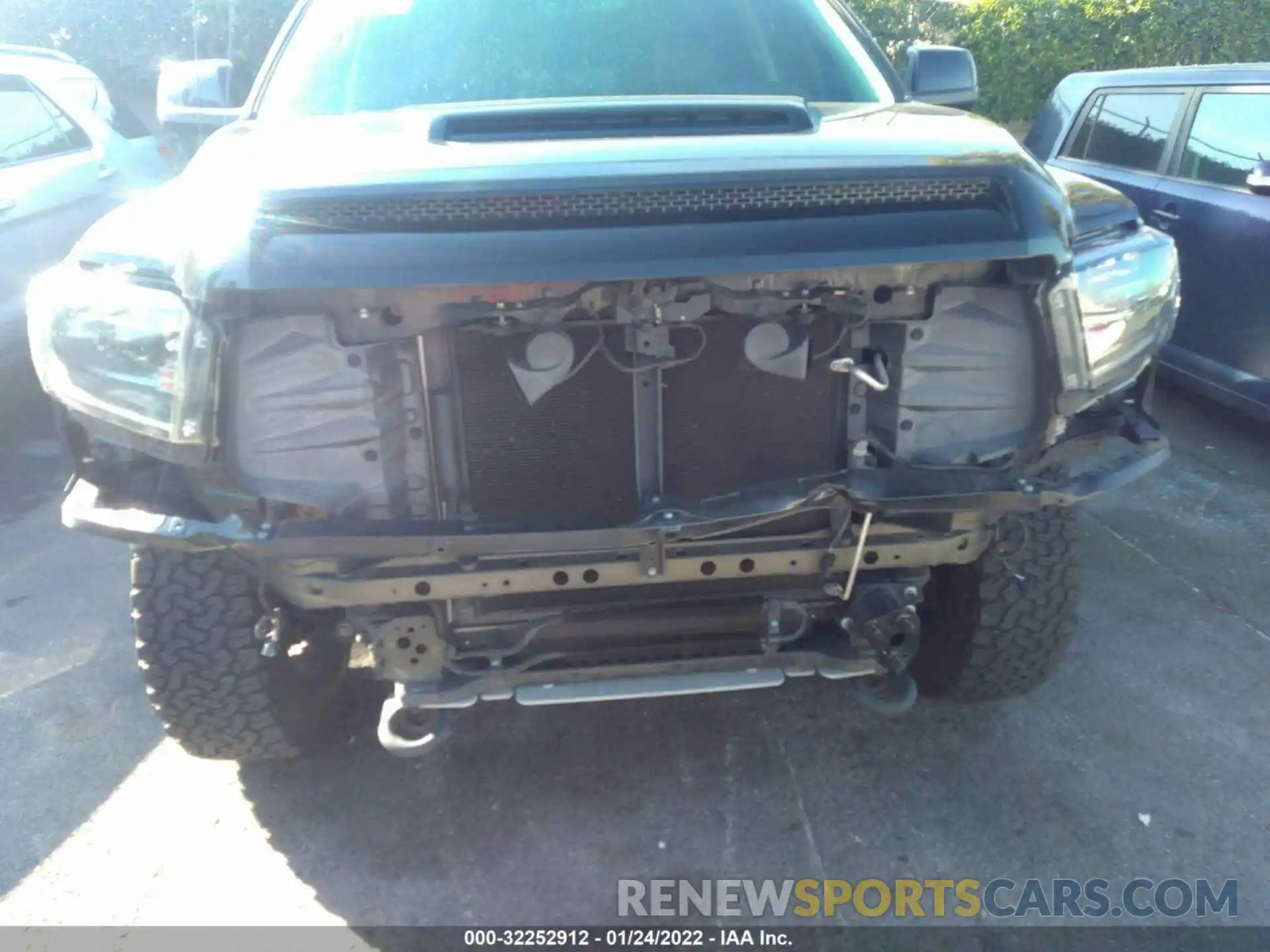 6 Photograph of a damaged car 5TFDY5F18KX856292 TOYOTA TUNDRA 4WD 2019