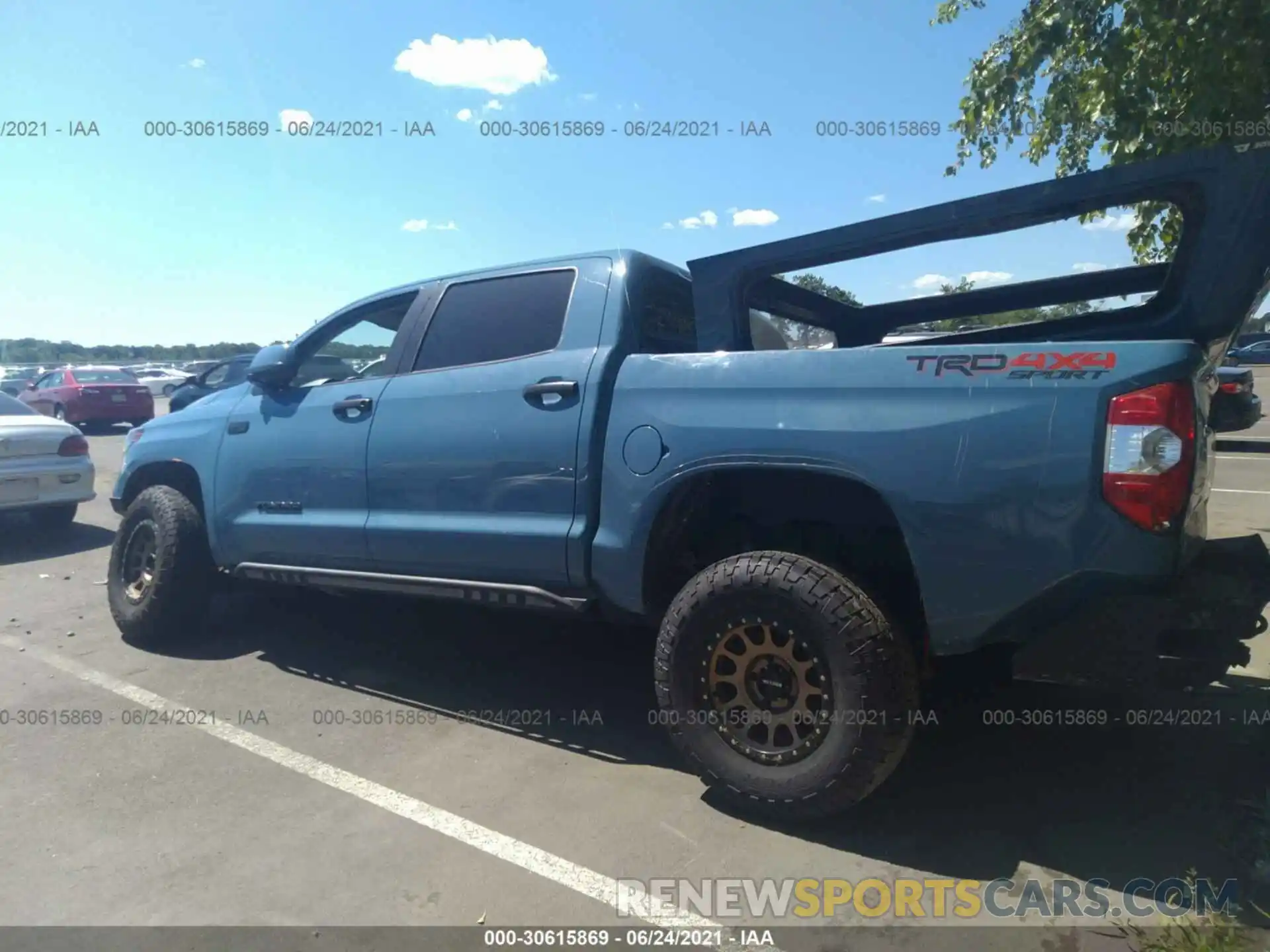 3 Фотография поврежденного автомобиля 5TFDY5F1XKX793194 TOYOTA TUNDRA 4WD 2019