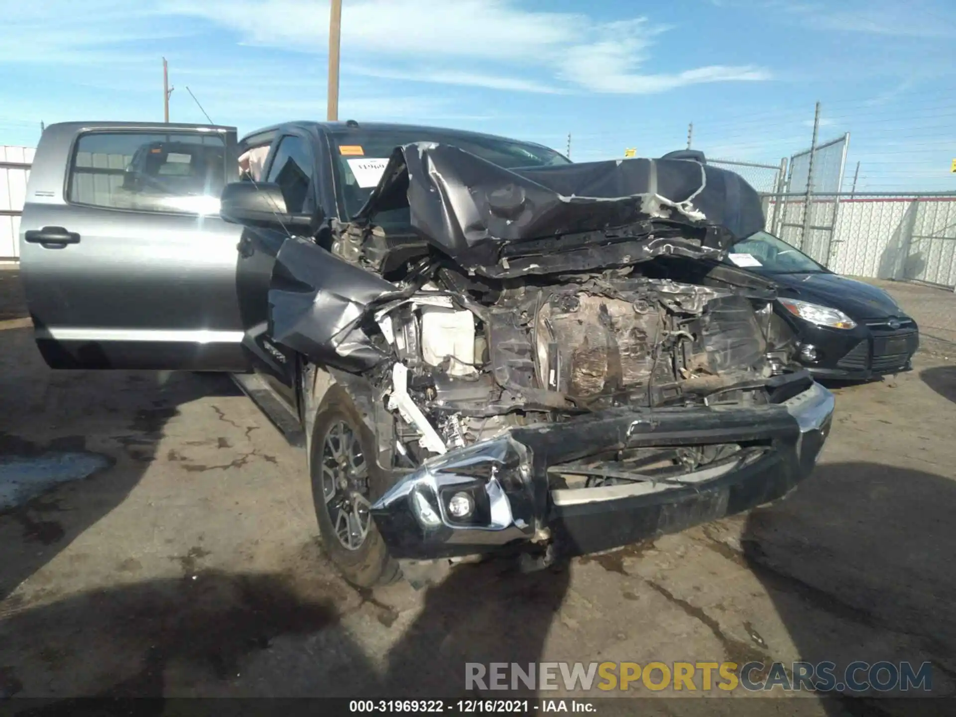 6 Photograph of a damaged car 5TFDY5F1XKX822323 TOYOTA TUNDRA 4WD 2019