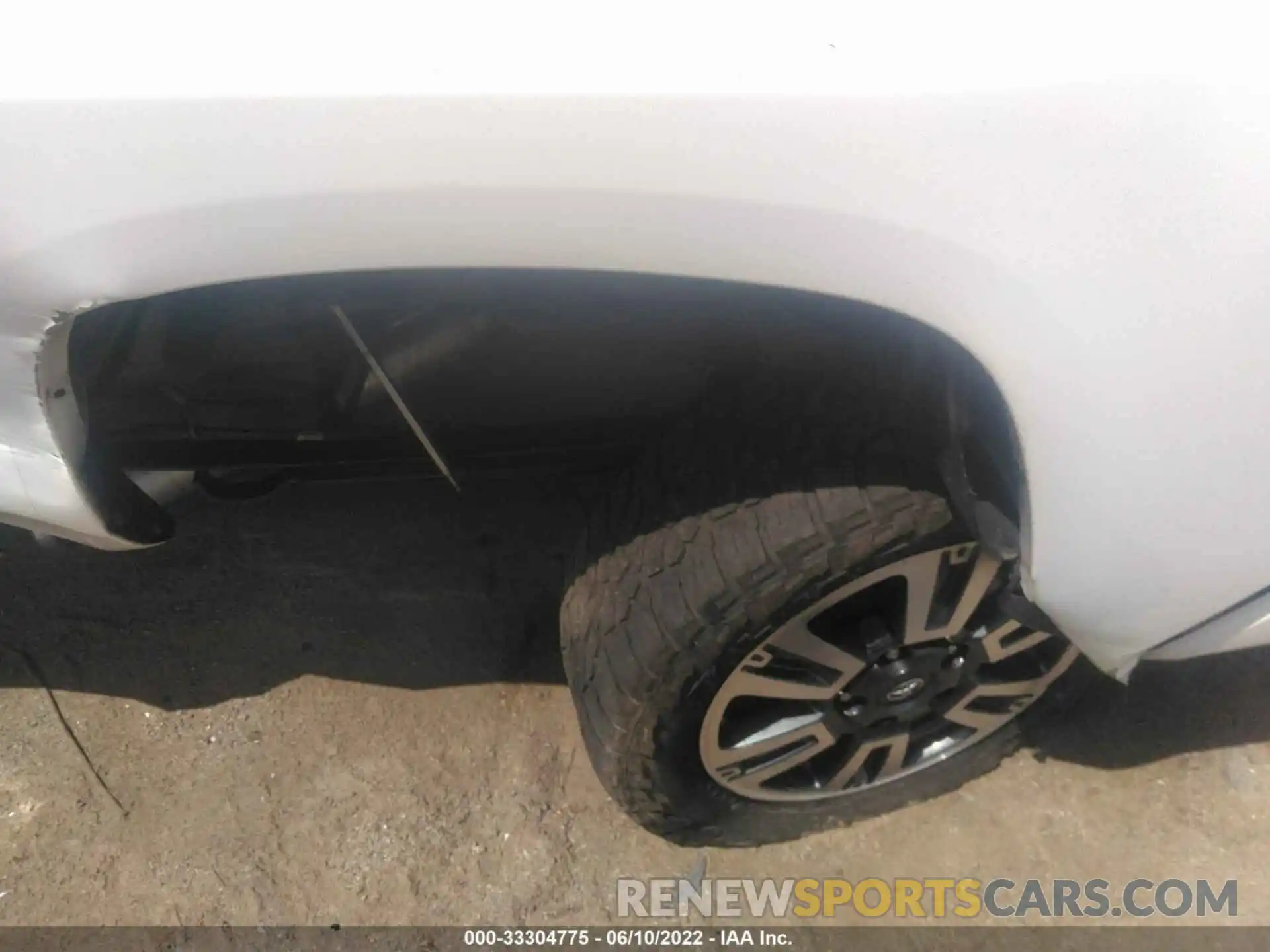 12 Photograph of a damaged car 5TFDY5F1XKX831412 TOYOTA TUNDRA 4WD 2019