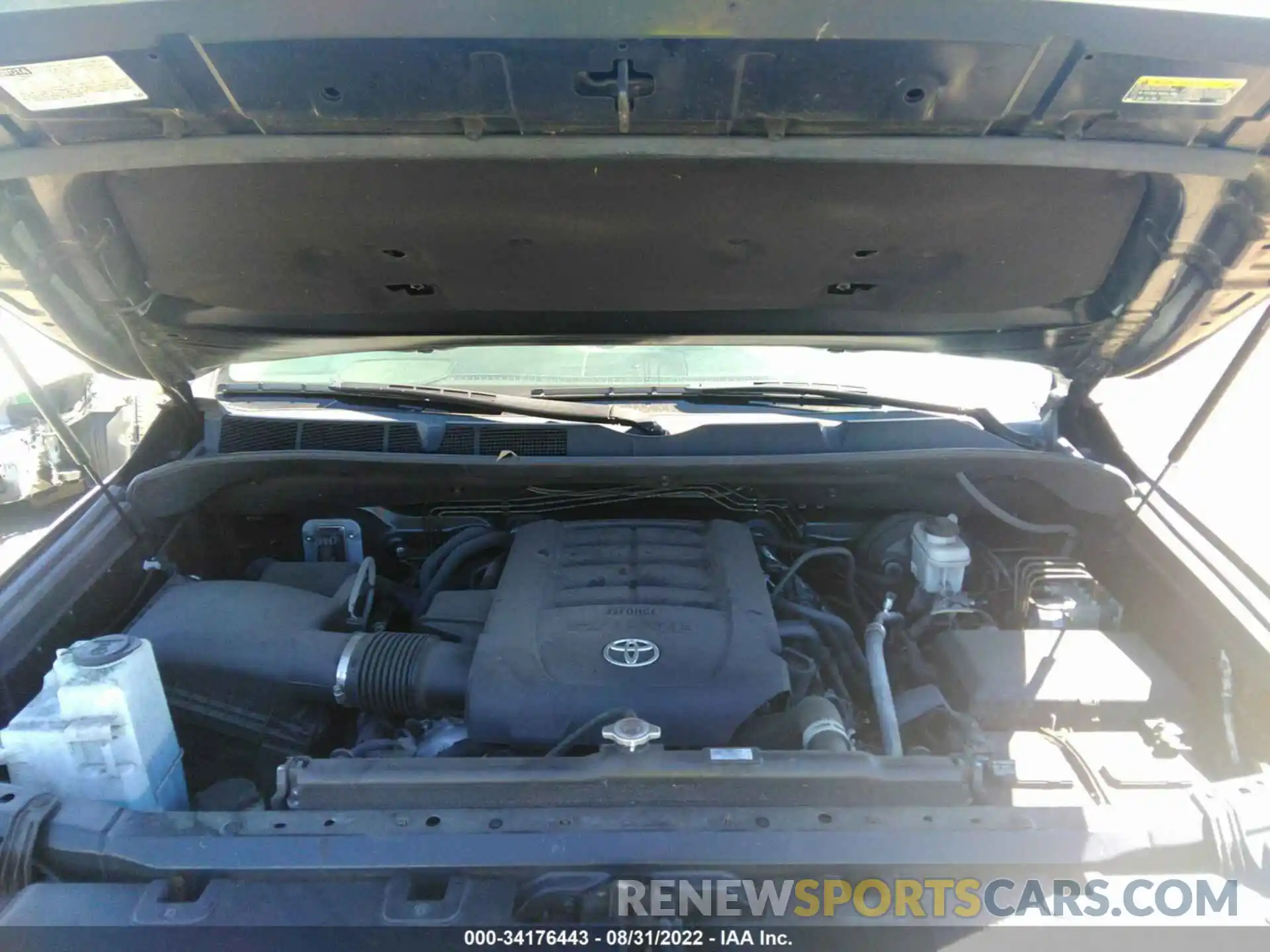 10 Photograph of a damaged car 5TFHY5F11KX786457 TOYOTA TUNDRA 4WD 2019