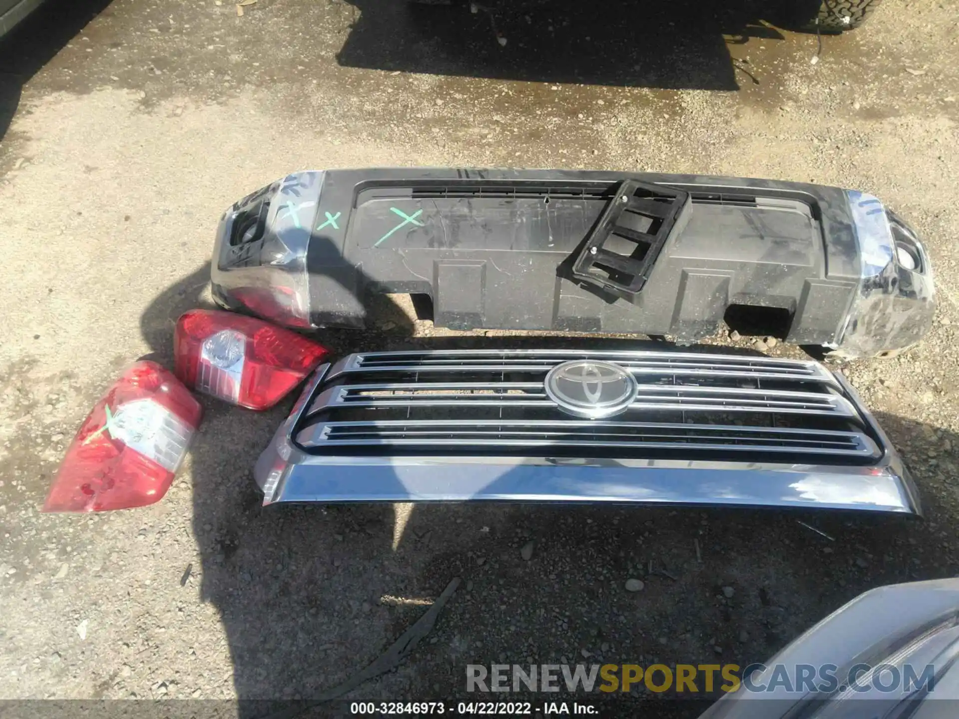 12 Photograph of a damaged car 5TFHY5F14KX843041 TOYOTA TUNDRA 4WD 2019